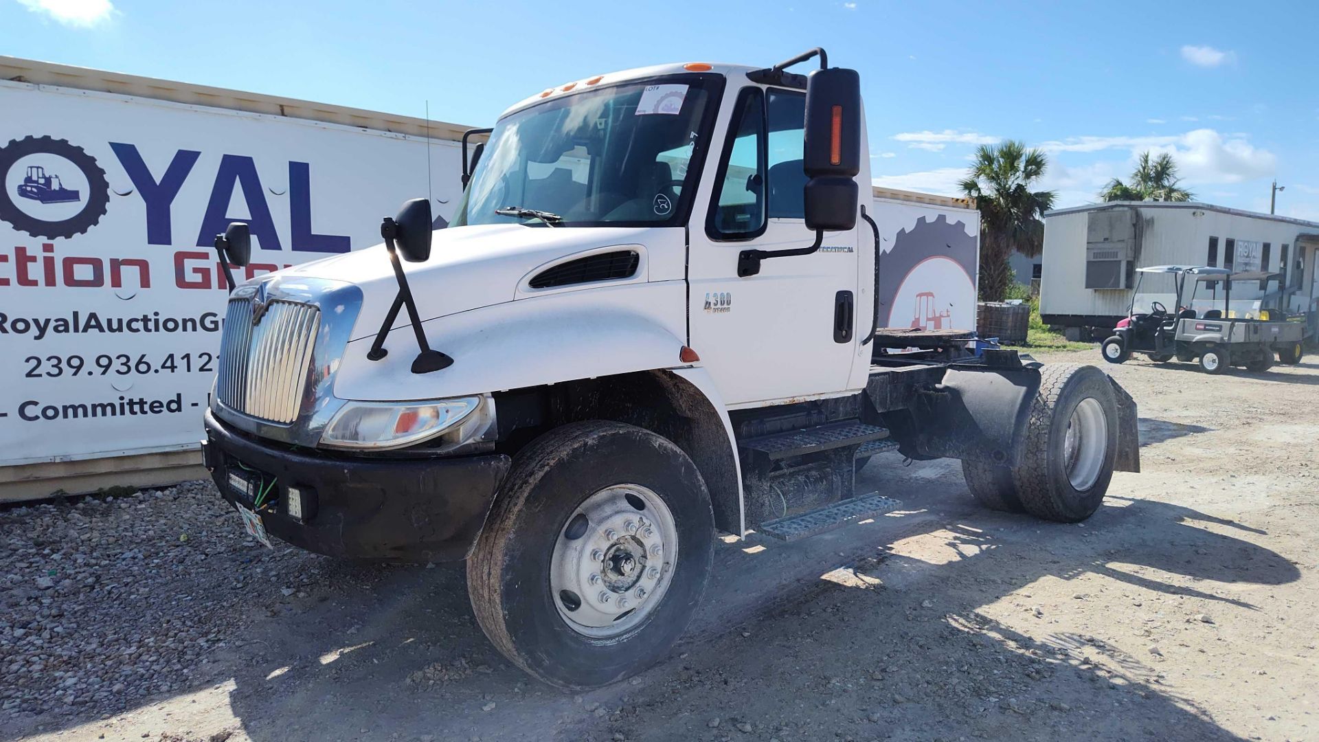 2004 International 4300 S/A Day Cab