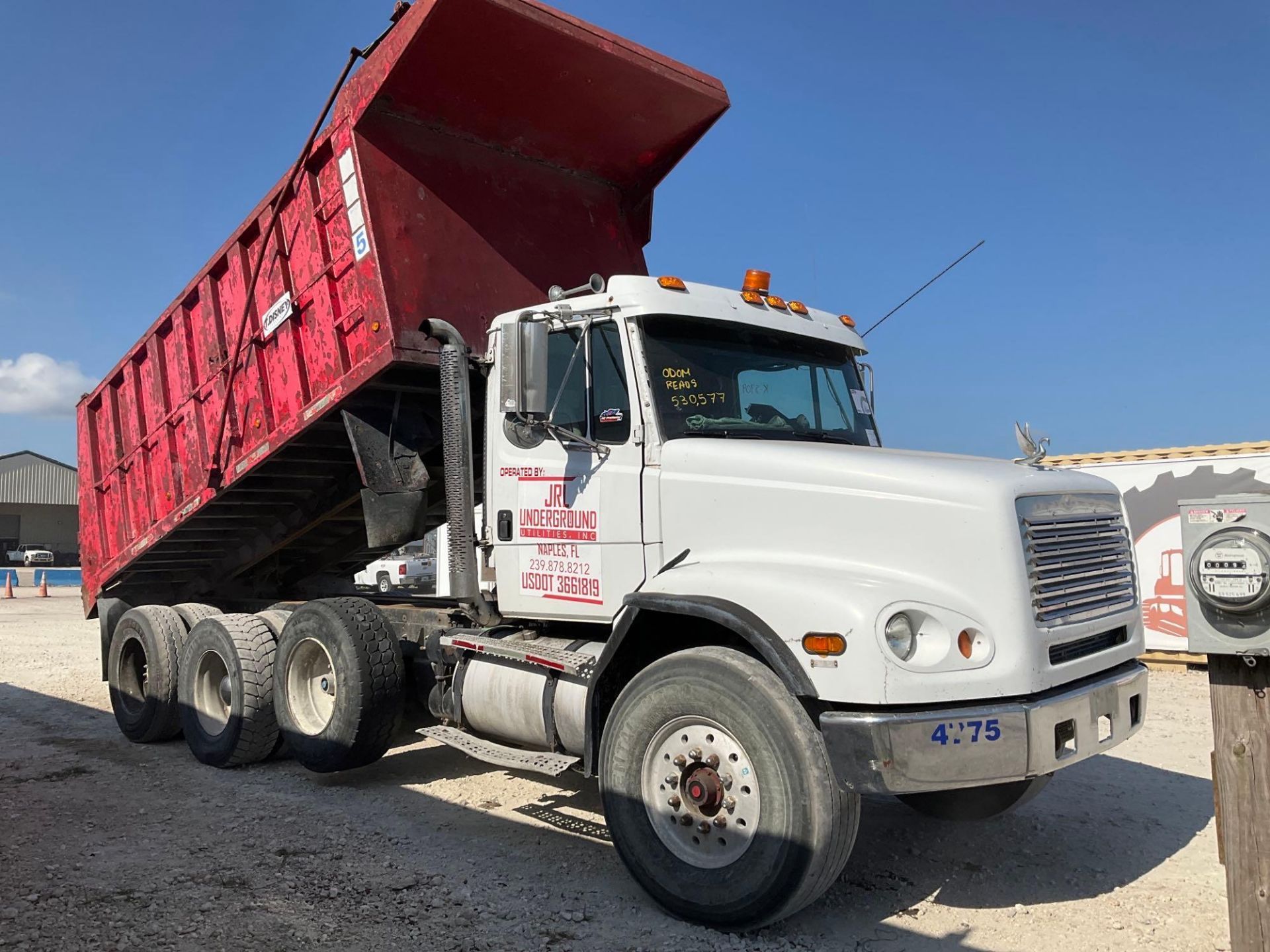 2000 Freightliner Dump Truck - Image 2 of 38