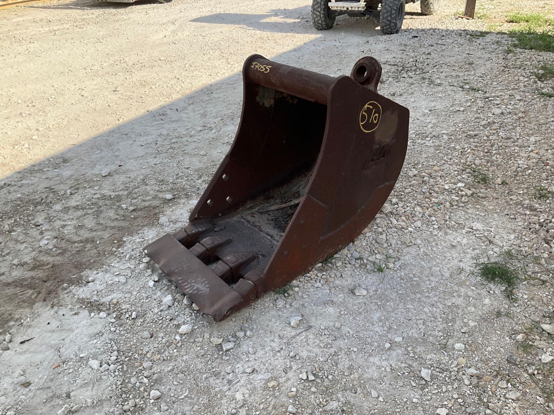 TAG 22 Inch Quick Release Excavator Bucket with Finish Blade - Image 2 of 10