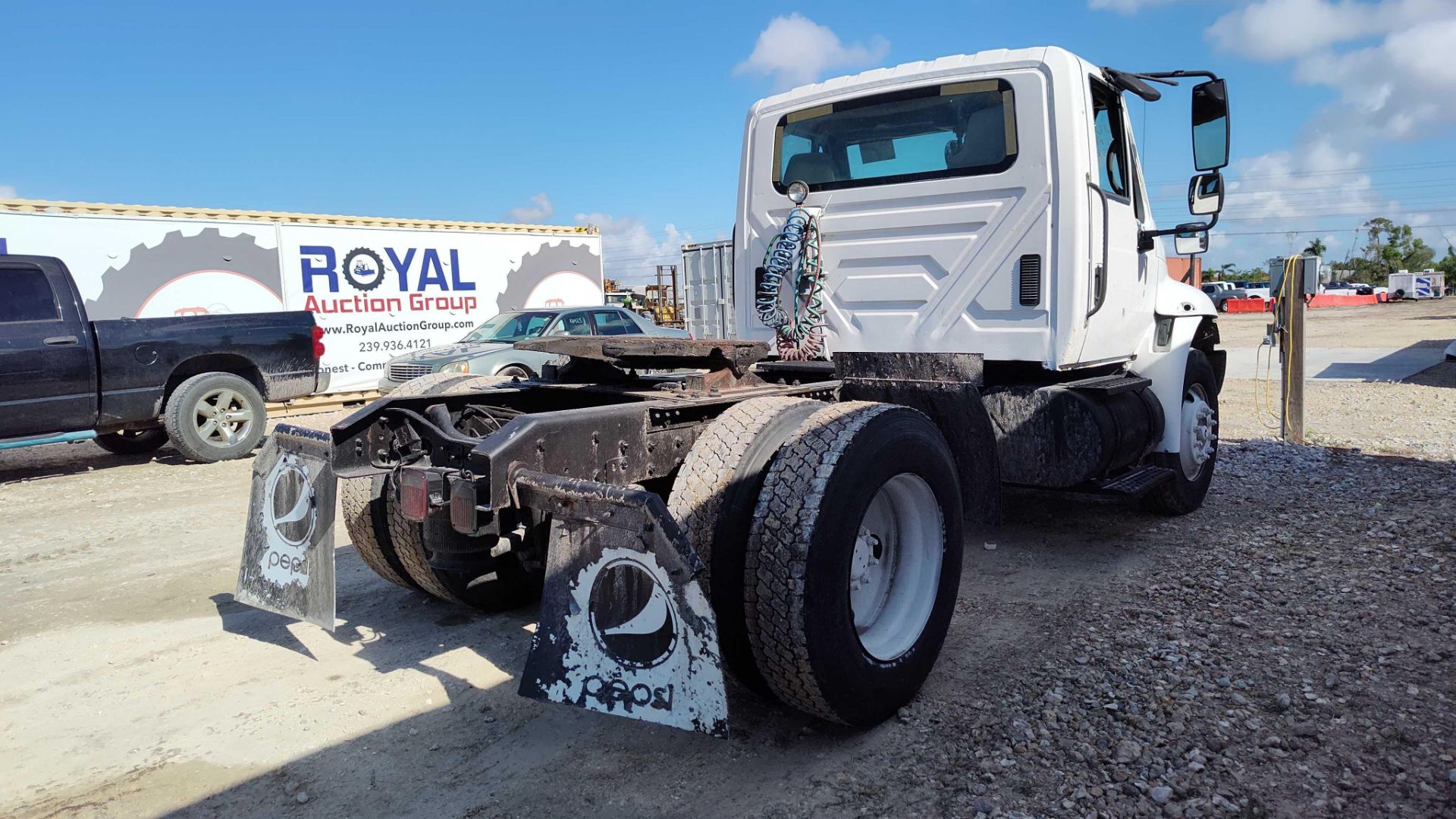 2004 International 4300 S/A Day Cab - Image 3 of 34