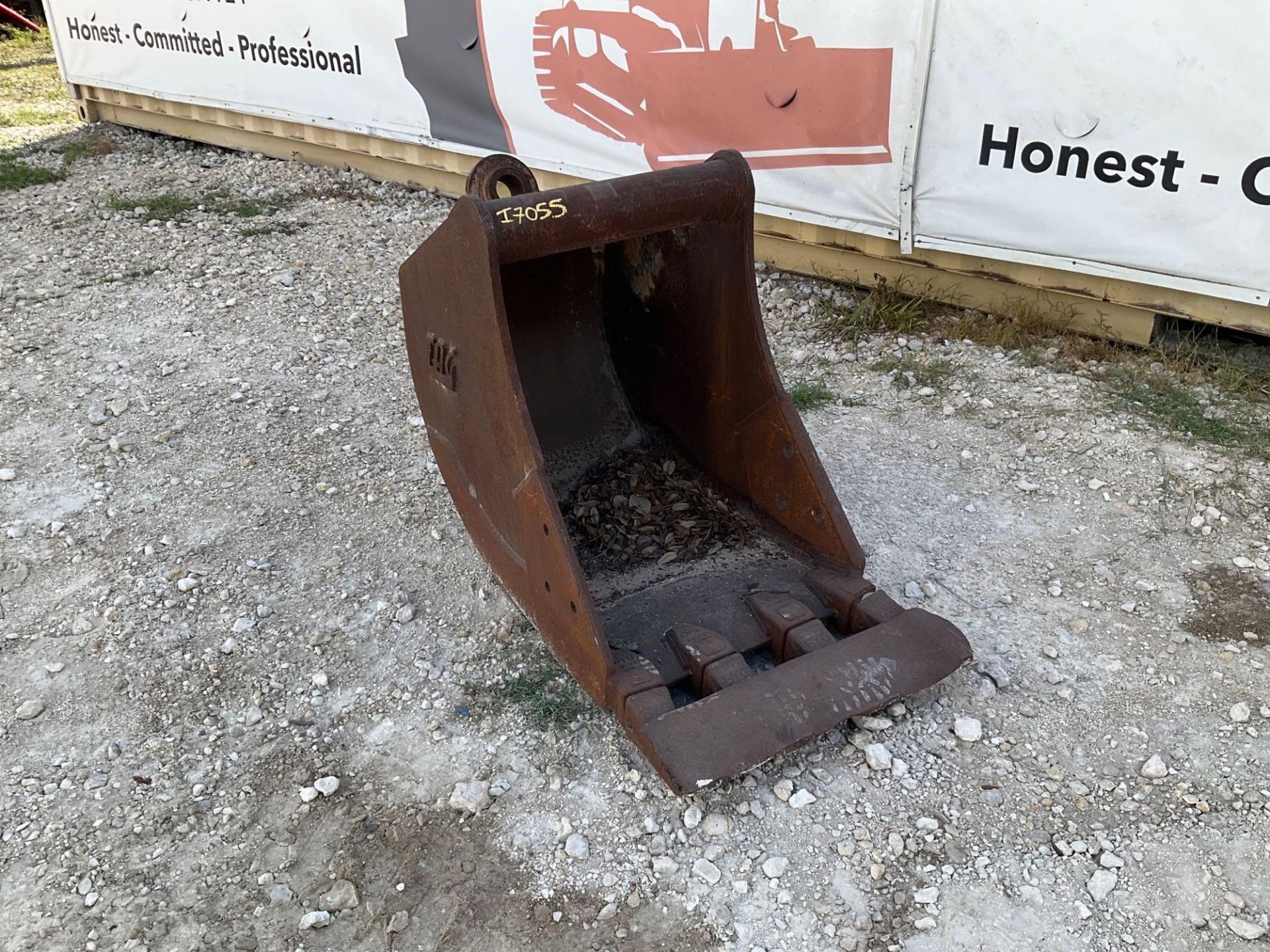 TAG 22 Inch Quick Release Excavator Bucket with Finish Blade