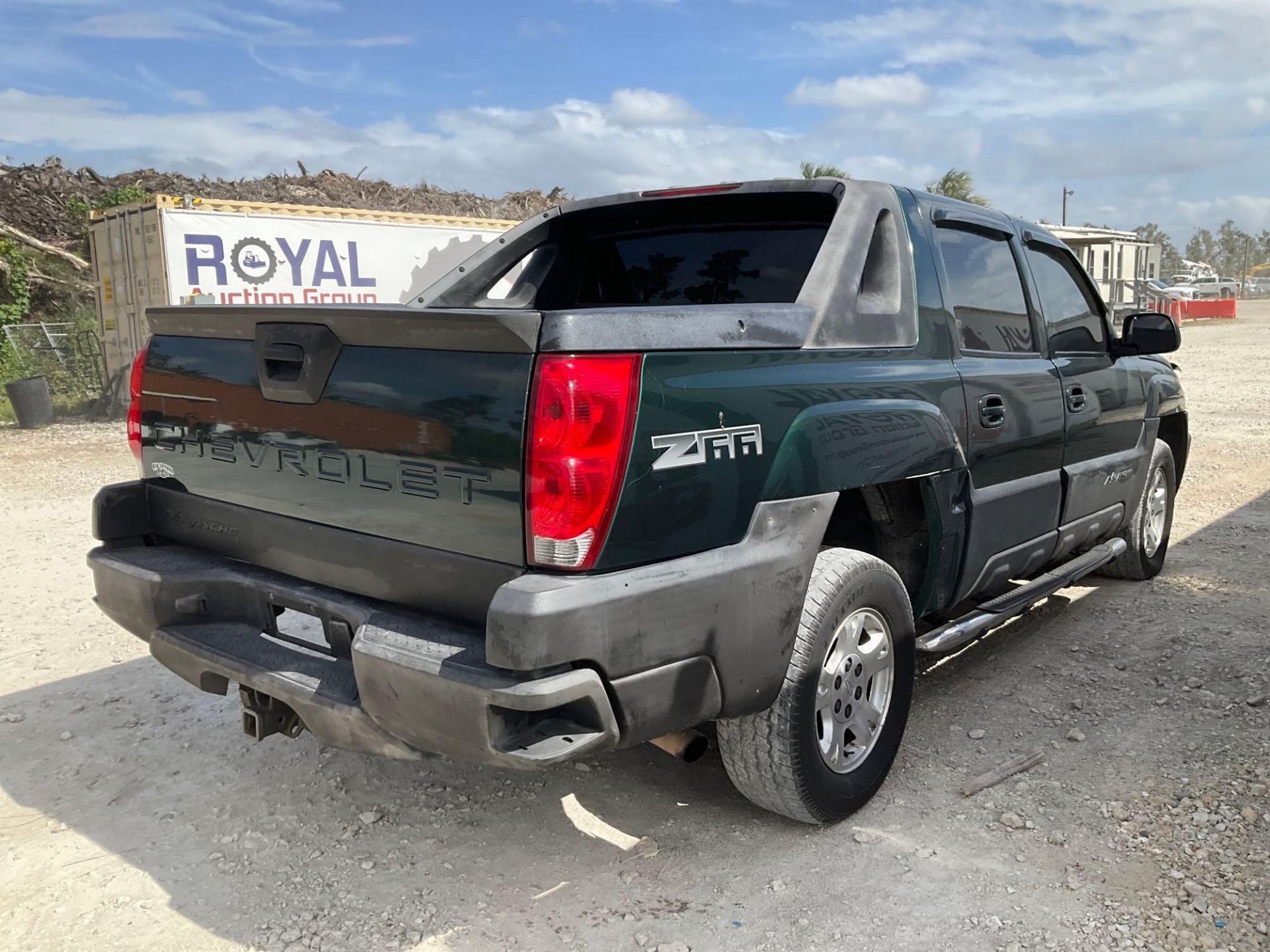 2004 Chevrolet Avalanche Pickup Truck - Image 3 of 37