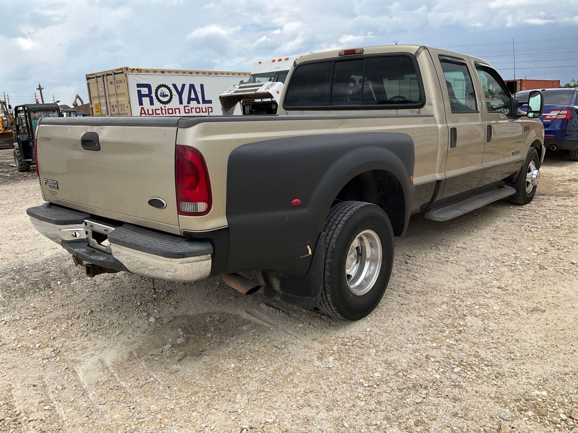 2001 Ford F-350 Pickup Truck - Image 3 of 32