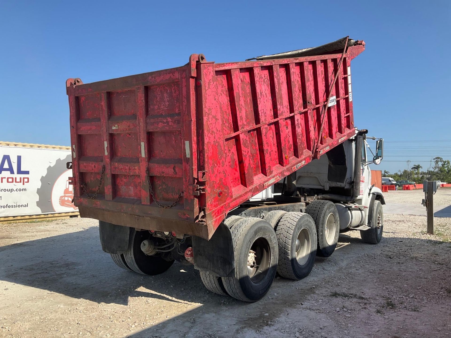 2000 Freightliner Dump Truck - Image 3 of 38