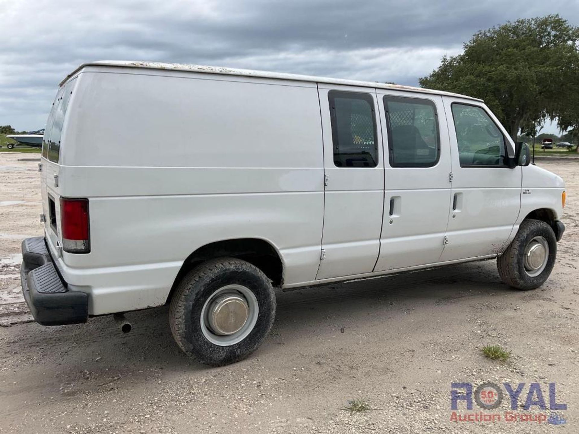 2001 Ford E-250 Econoline van - Image 3 of 24