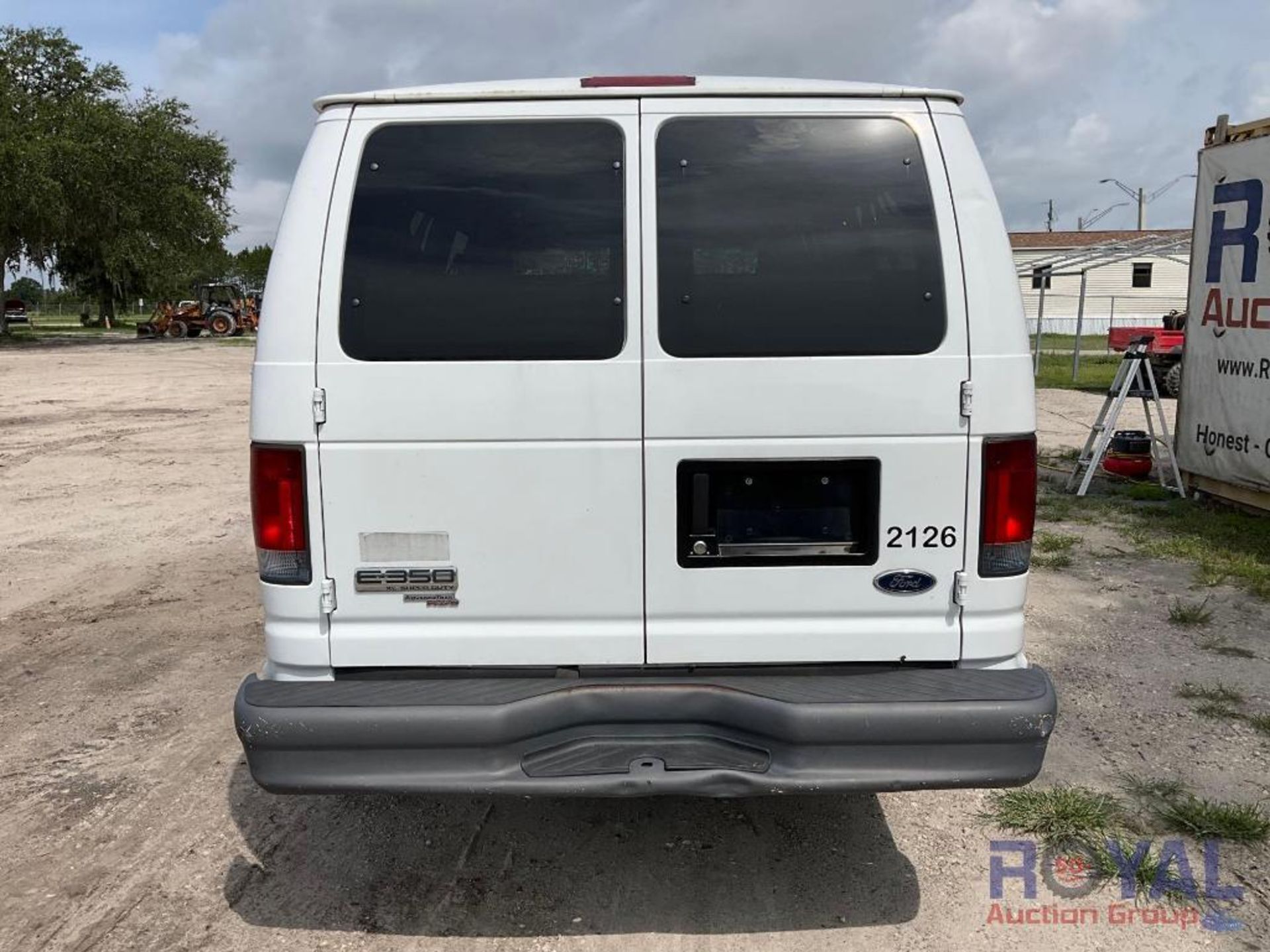 2006 Ford E-350 Passenger Van - Image 14 of 27