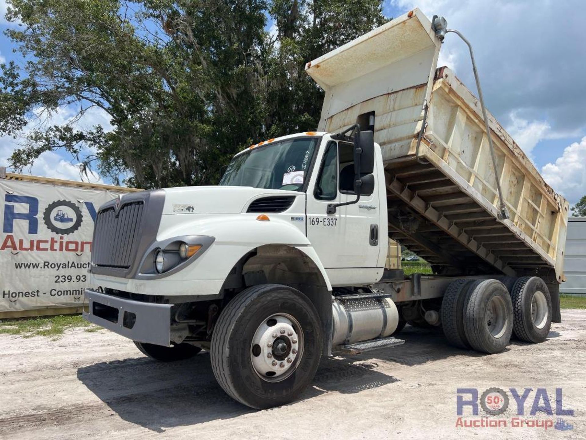 2013 International 7400 T/A Dump Truck