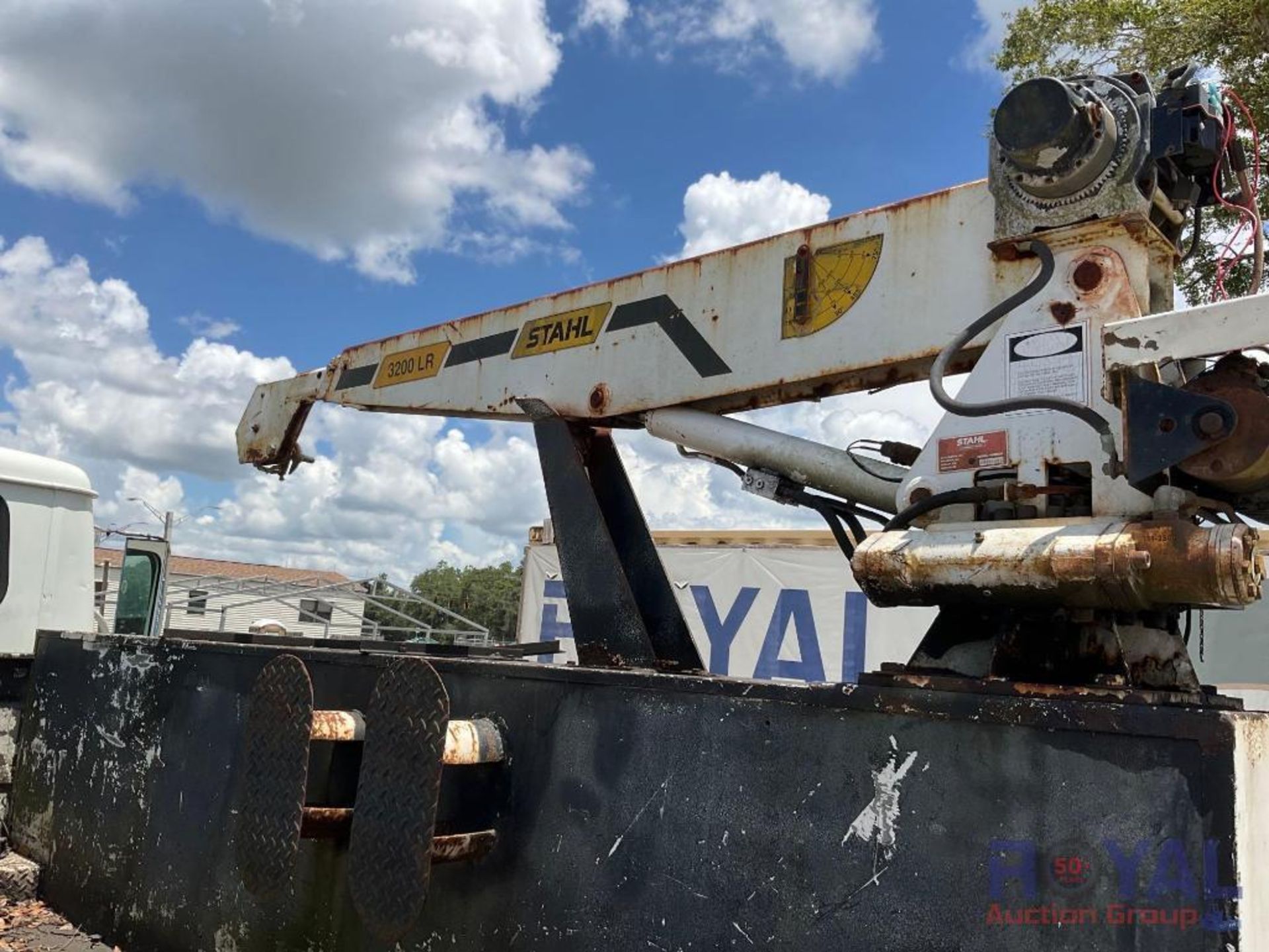 1997 International Service Crane Truck - Image 18 of 29