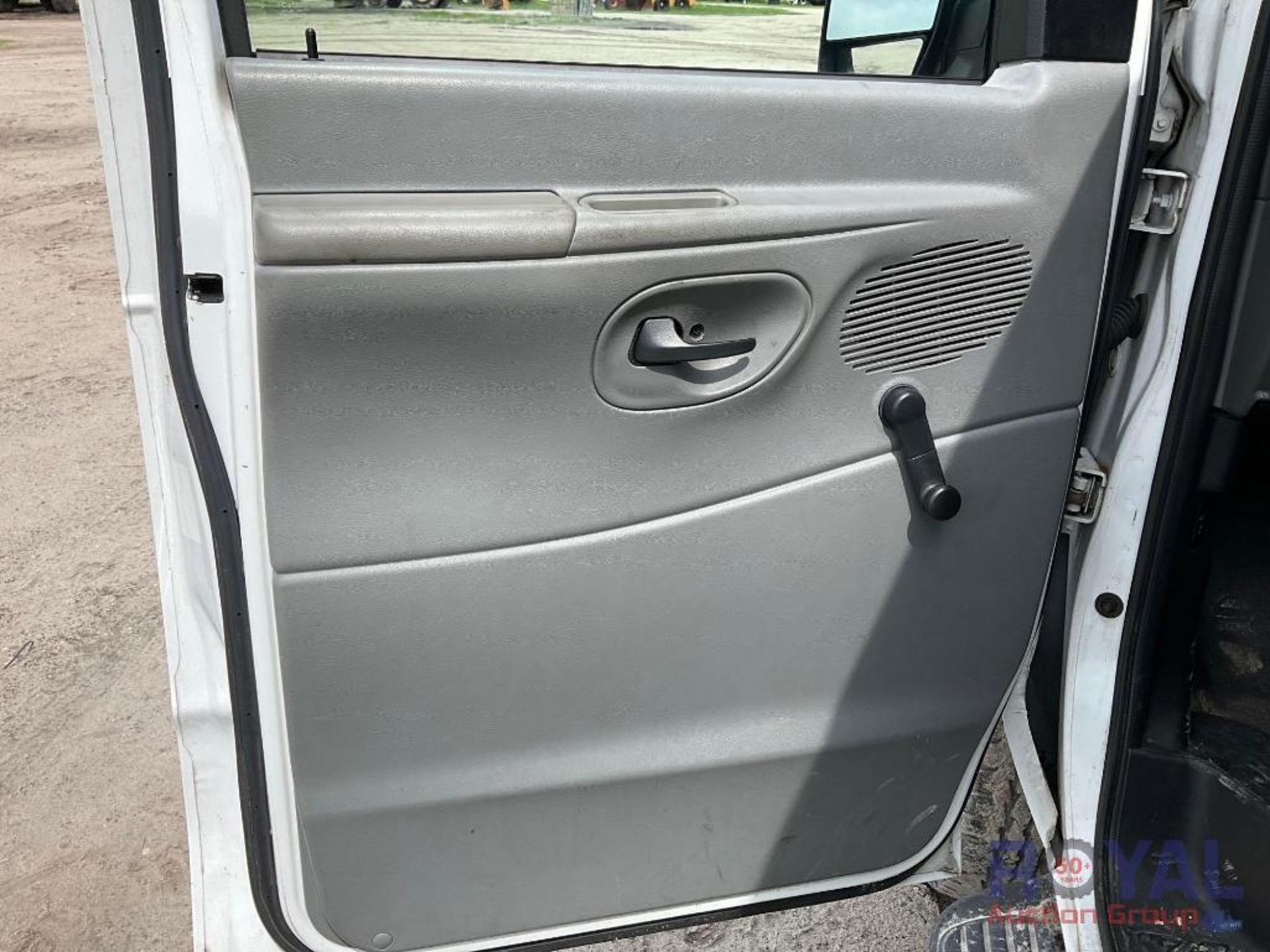 2006 Ford E-350 Passenger Van - Image 18 of 27