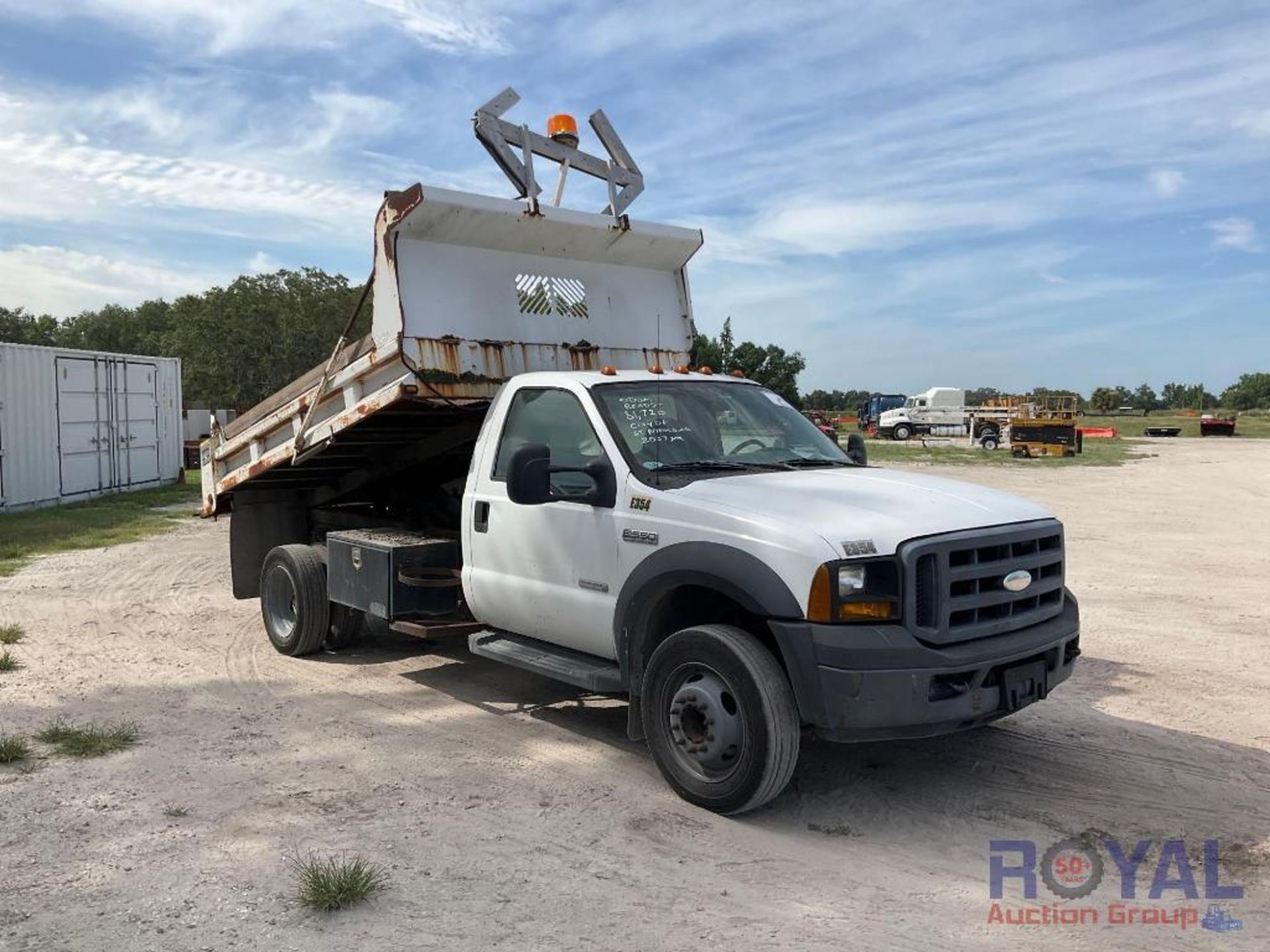 2007 Ford F-550 Mason Dump Truck - Image 2 of 27