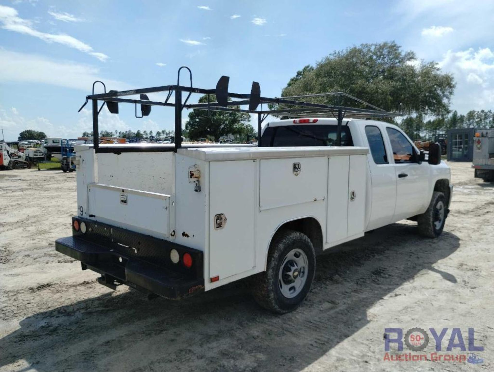 2013 Chevrolet 2500 Service Truck - Image 3 of 24