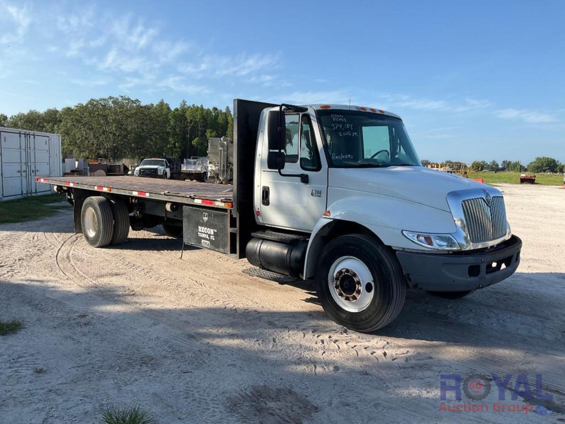 2005 International 4300 Truck - Image 2 of 26