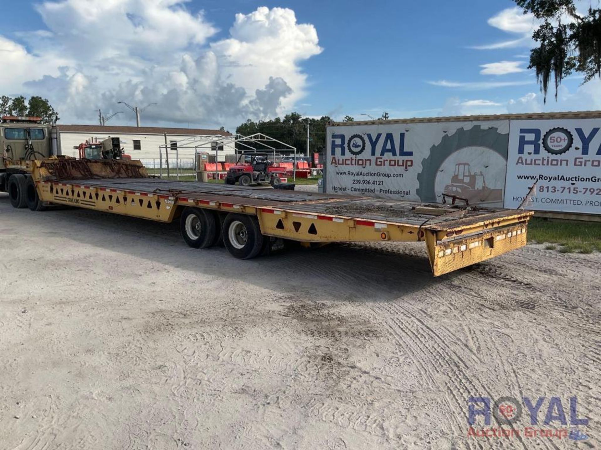 2002 Trail King TK70HT-462 Hydraulic Dove Tail Trailer - Image 8 of 30