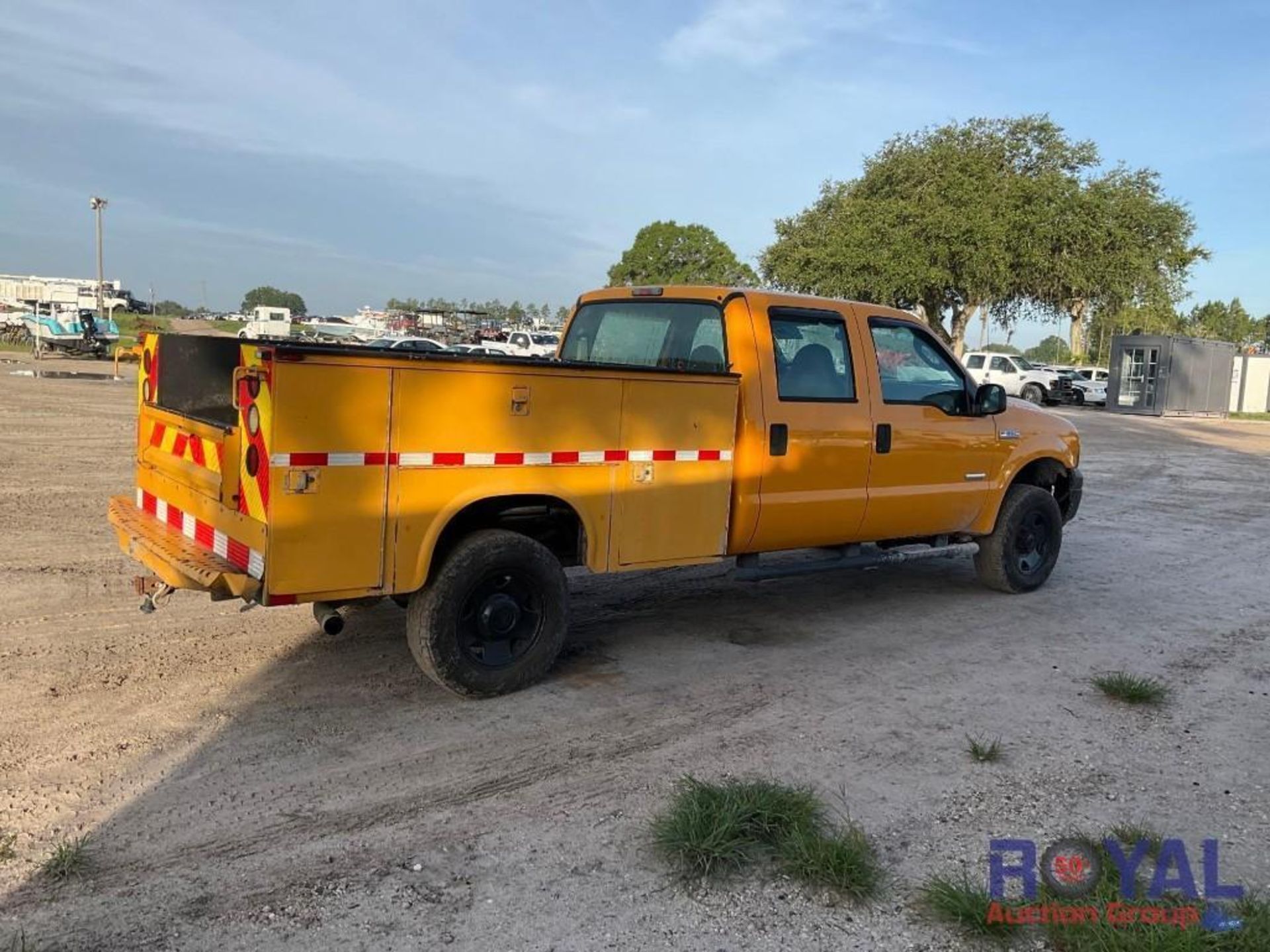 2006 Ford F-350 Service Truck - Image 2 of 32