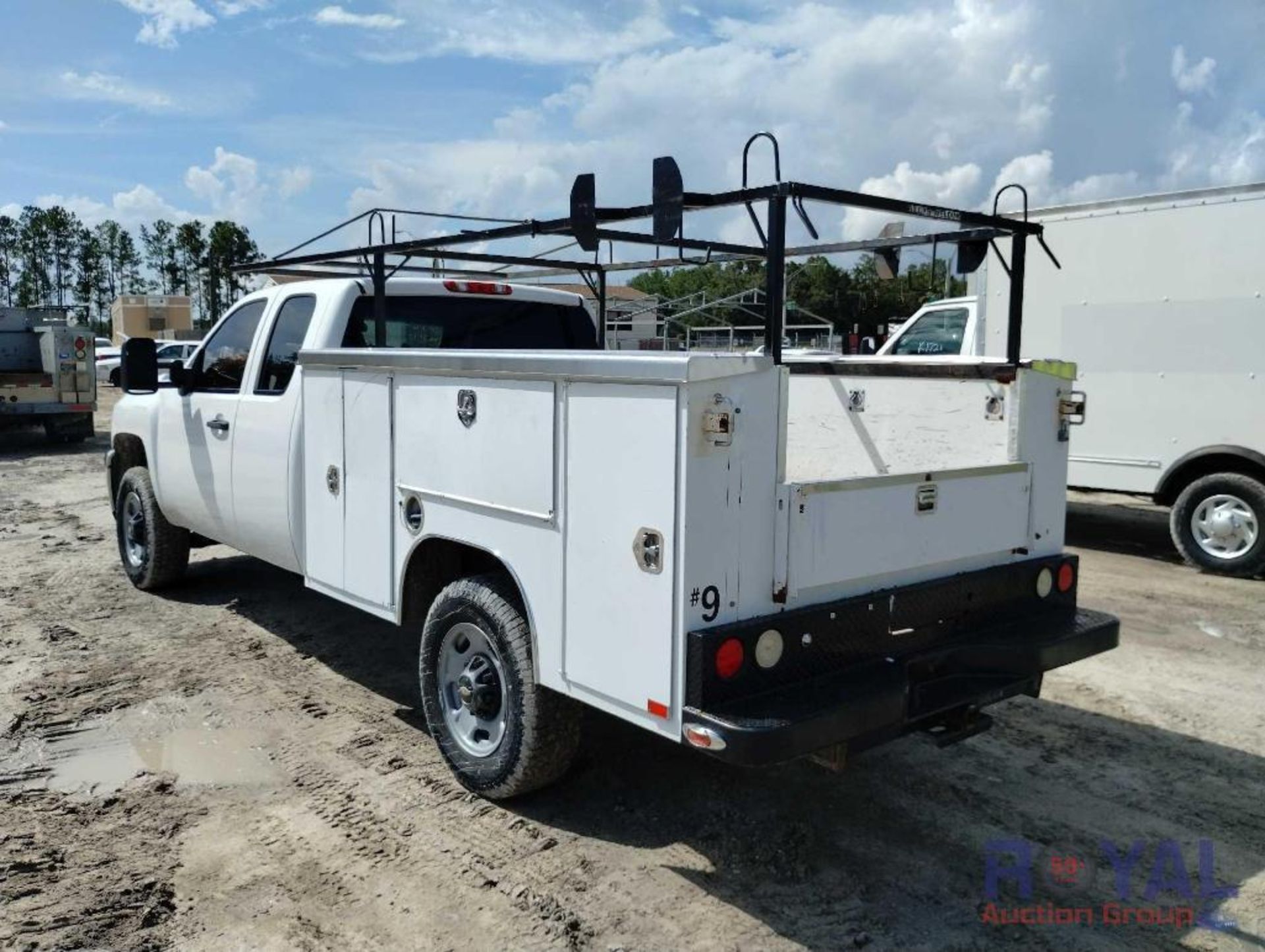 2013 Chevrolet 2500 Service Truck - Image 4 of 24