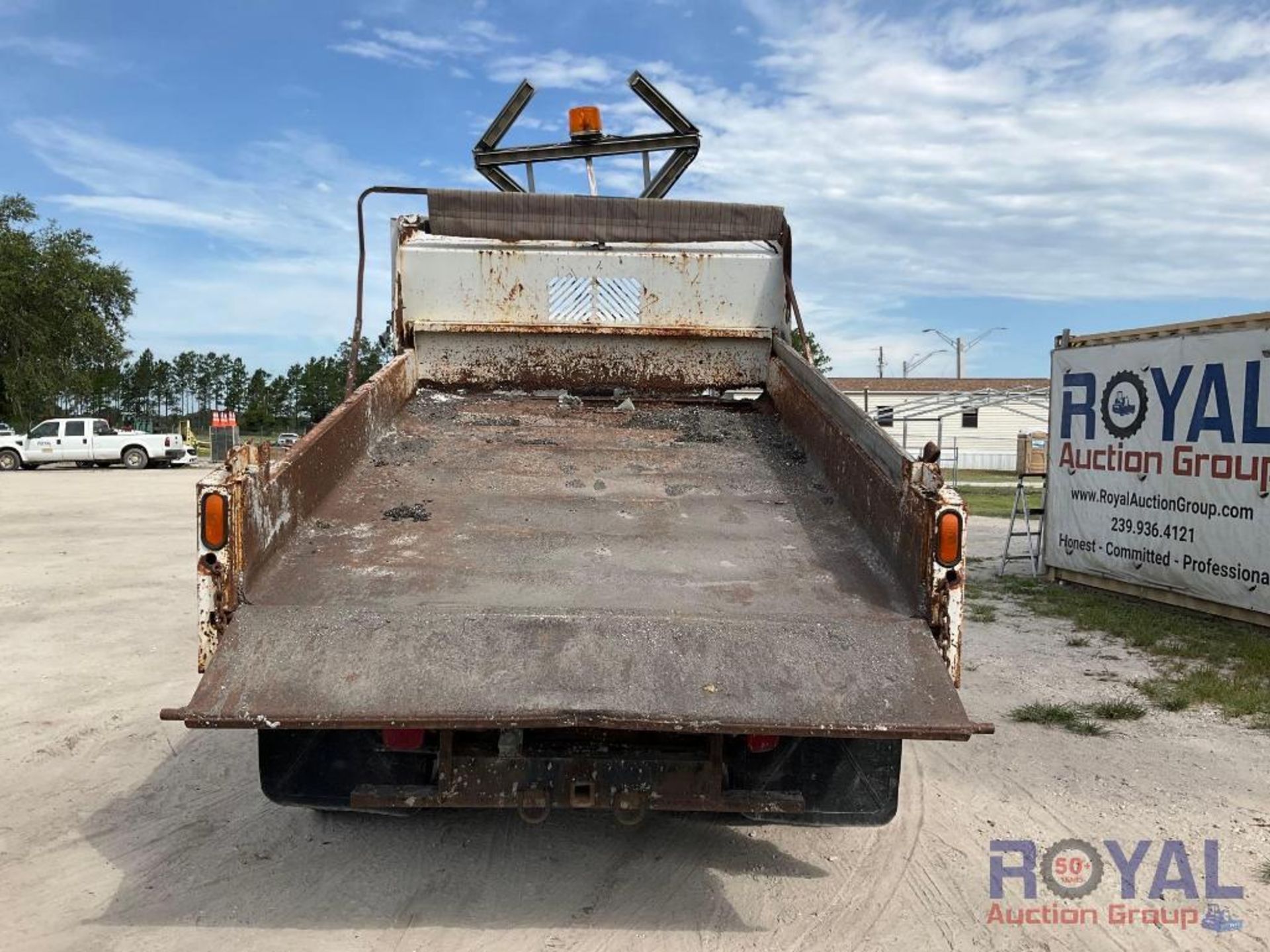 2007 Ford F-550 Mason Dump Truck - Image 13 of 27