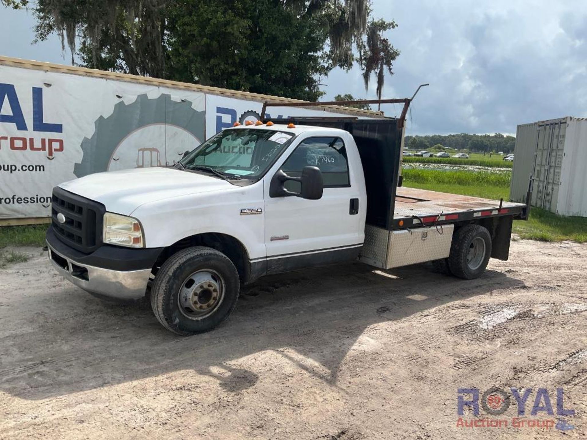2007 Ford F-350 Flatbed Truck