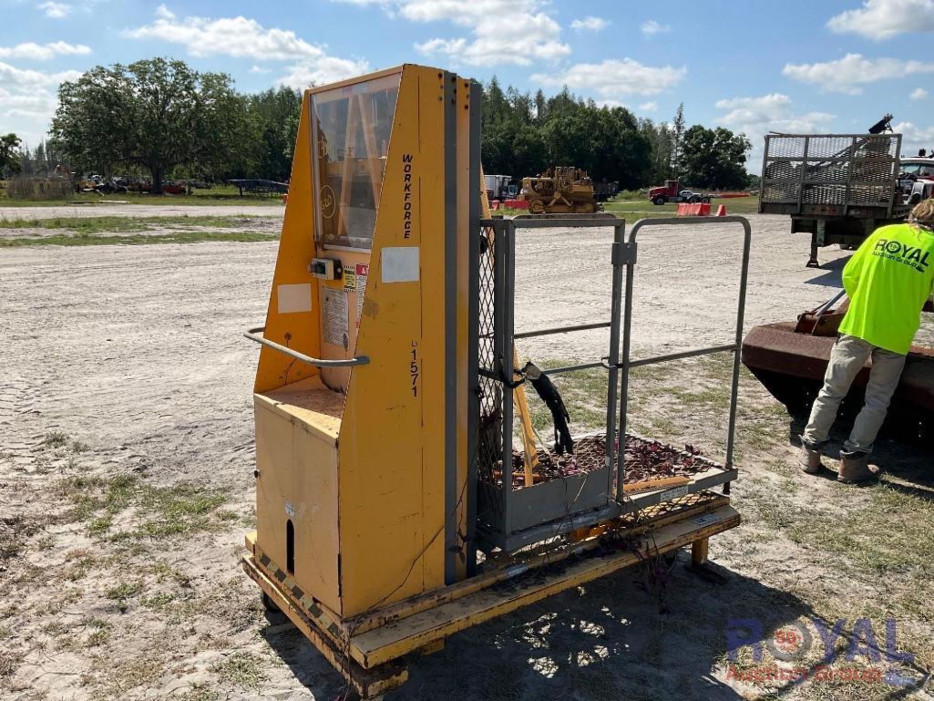 Bil-Jax Workforce XLT 1571 Personnel Lift - Image 3 of 10