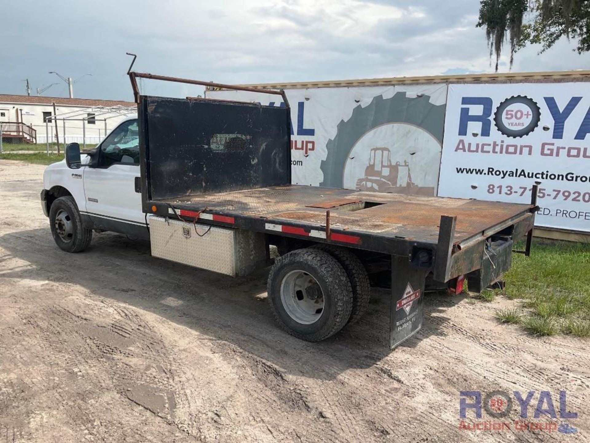 2007 Ford F-350 Flatbed Truck - Image 4 of 23