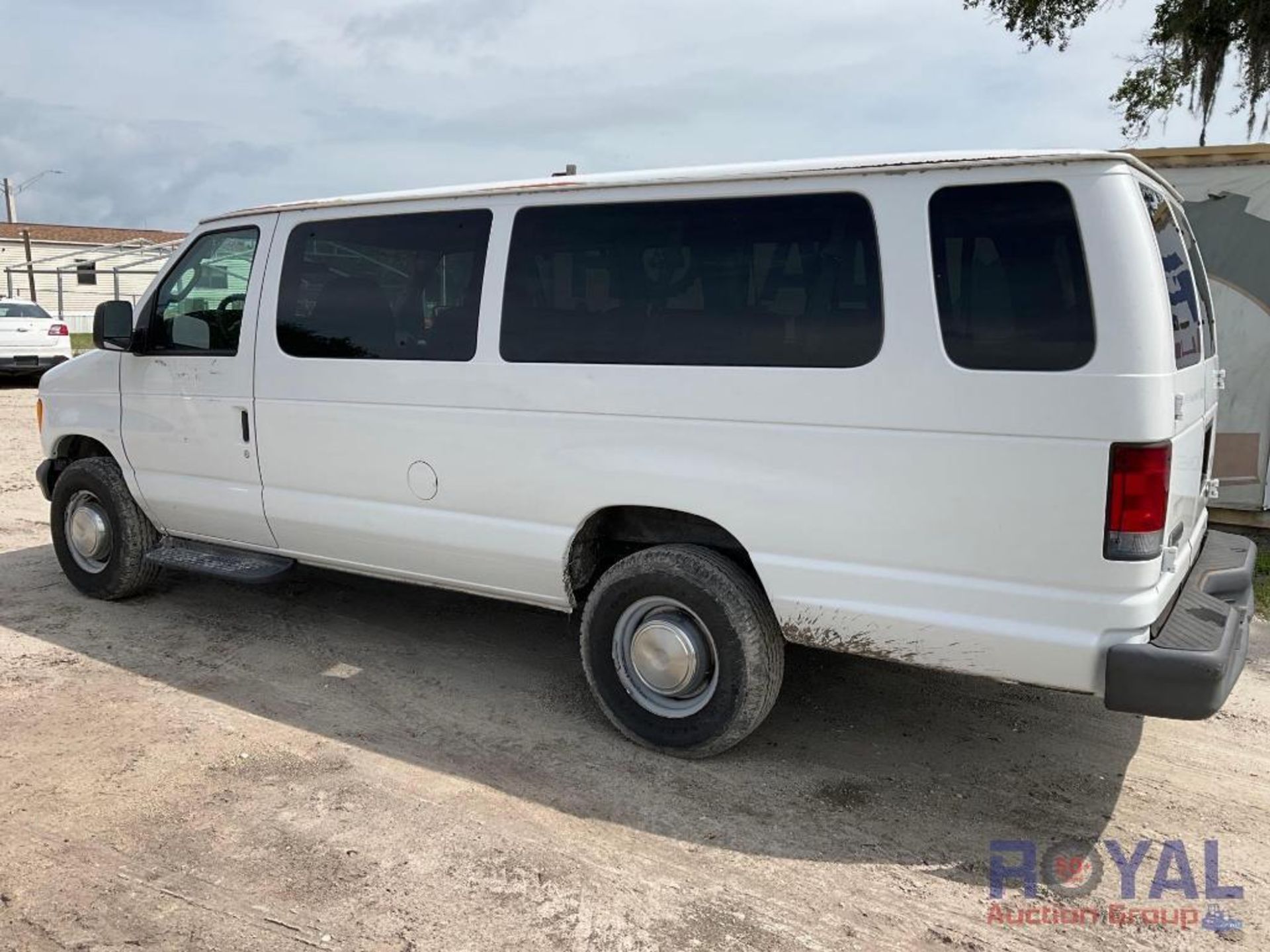 2006 Ford E-350 Passenger Van - Image 4 of 27