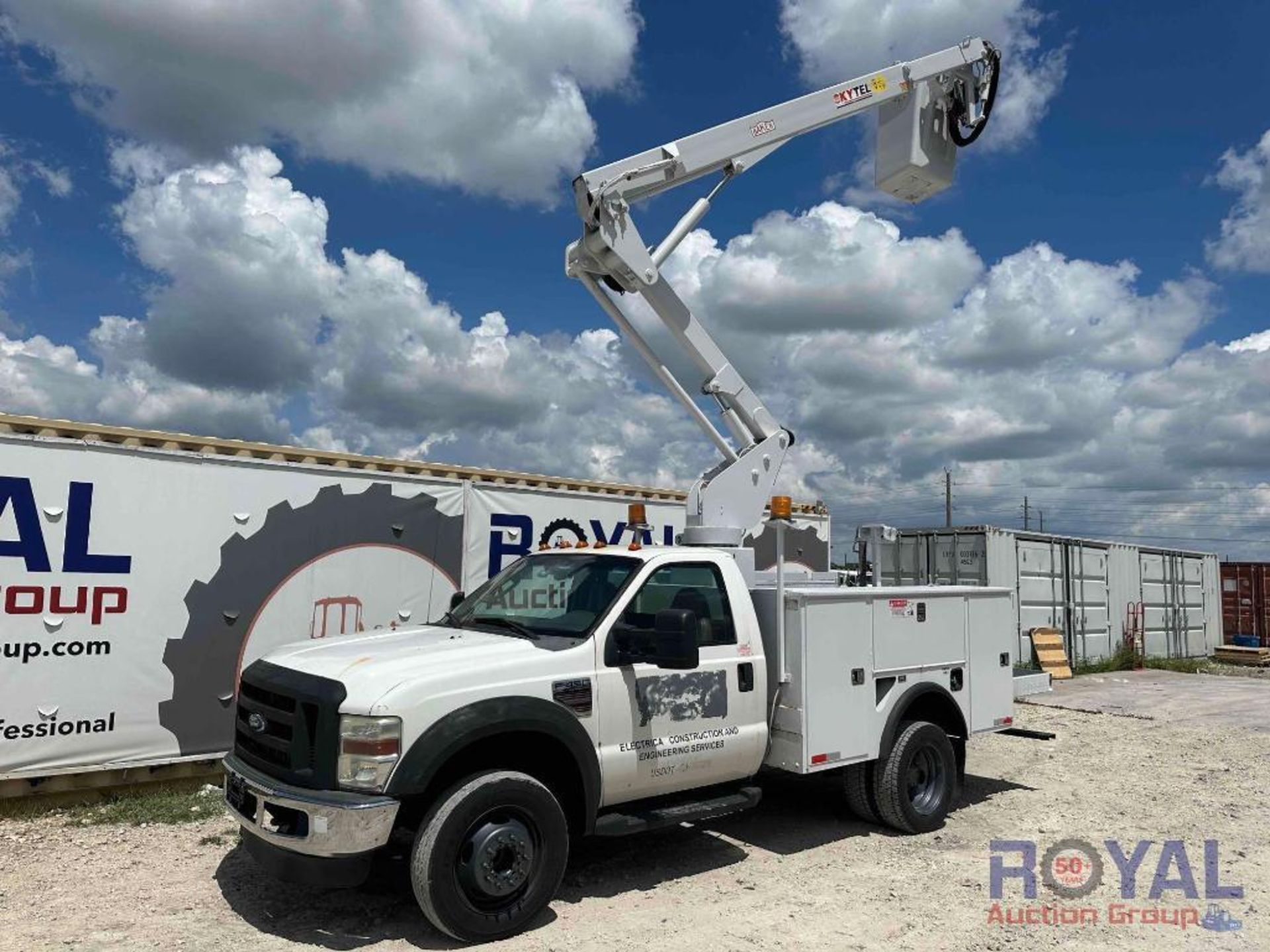 2008 Ford F-450 Bucket Truck - Image 29 of 35