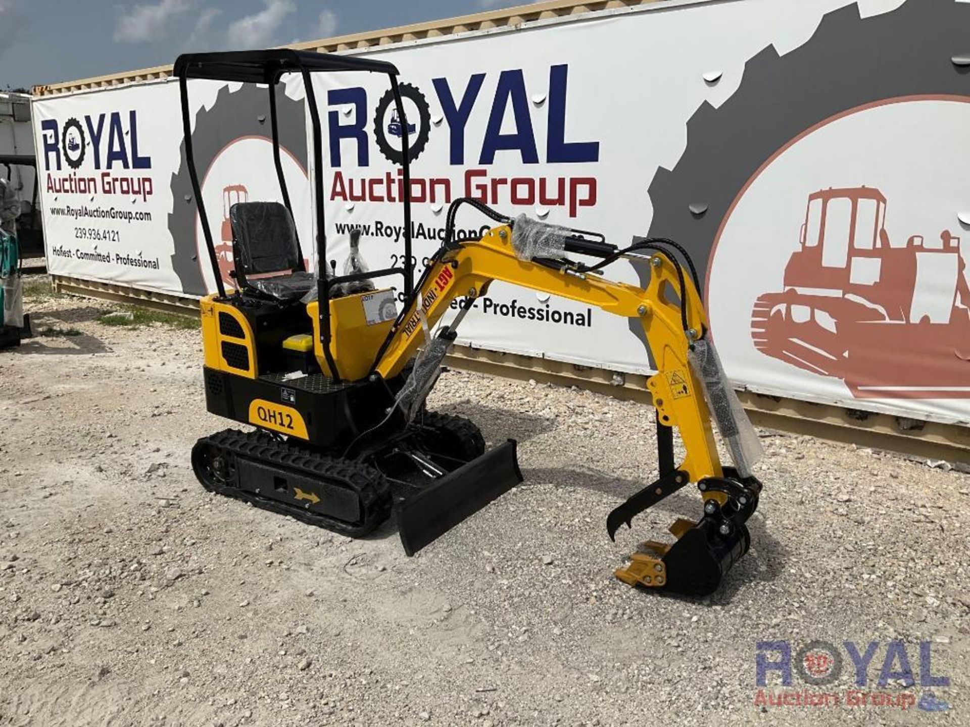 2023 AGT QH12 Hydraulic Mini Excavator