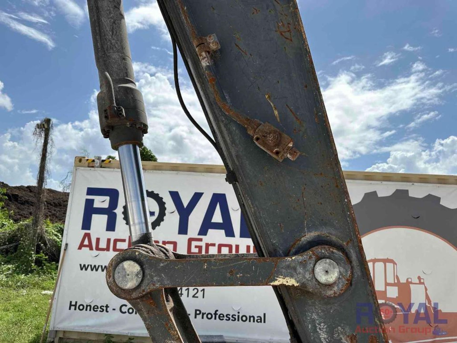 2015 John Deere 245G LC Hydraulic Excavator - Image 32 of 44