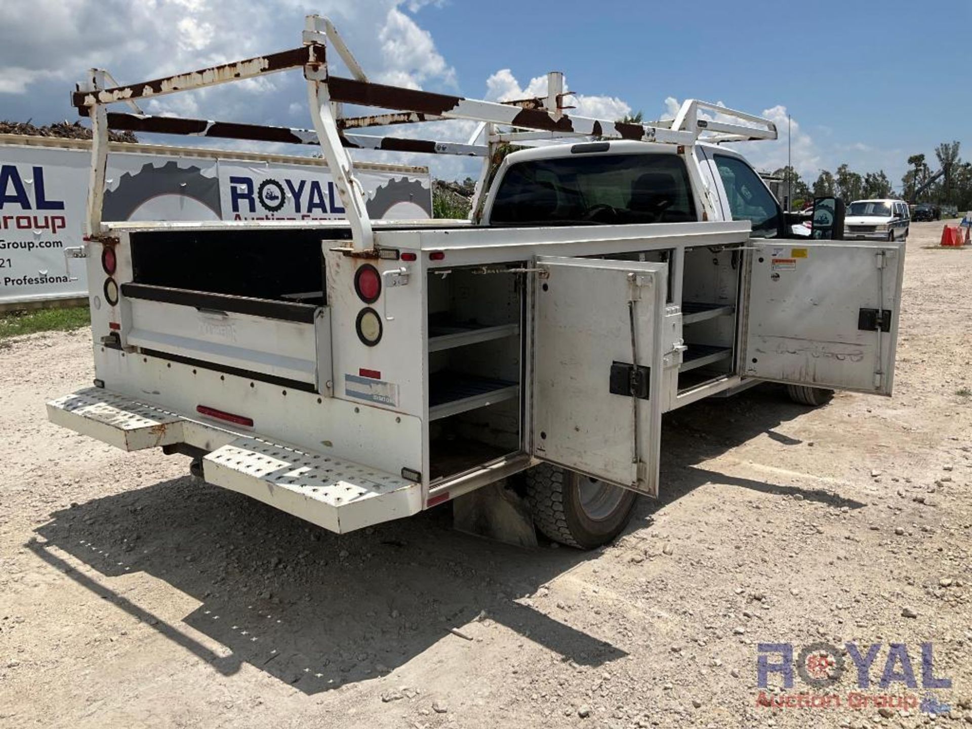 2015 Ford F-550 4X4 Service Truck - Image 30 of 39