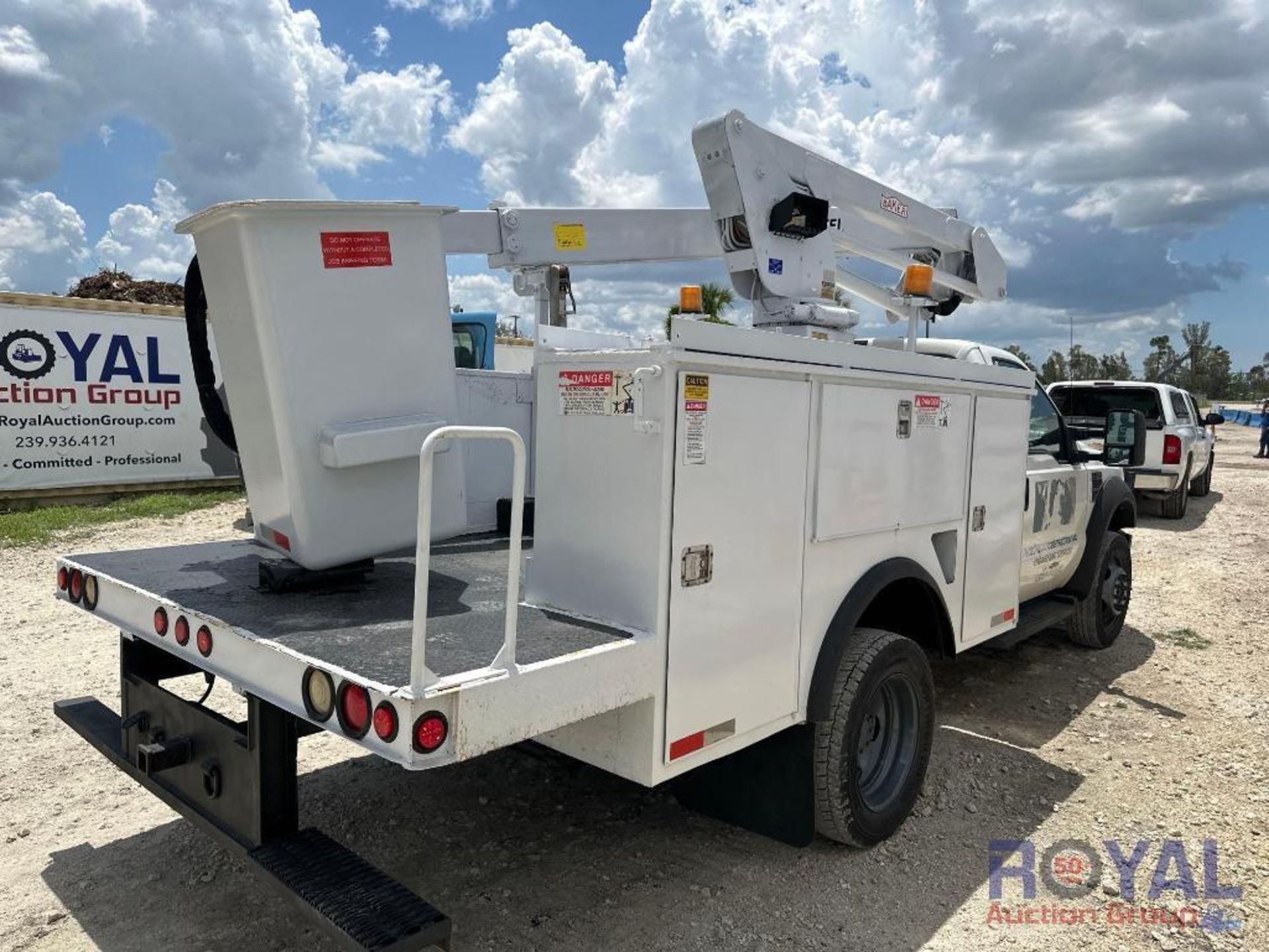 2008 Ford F-450 Bucket Truck - Image 3 of 35