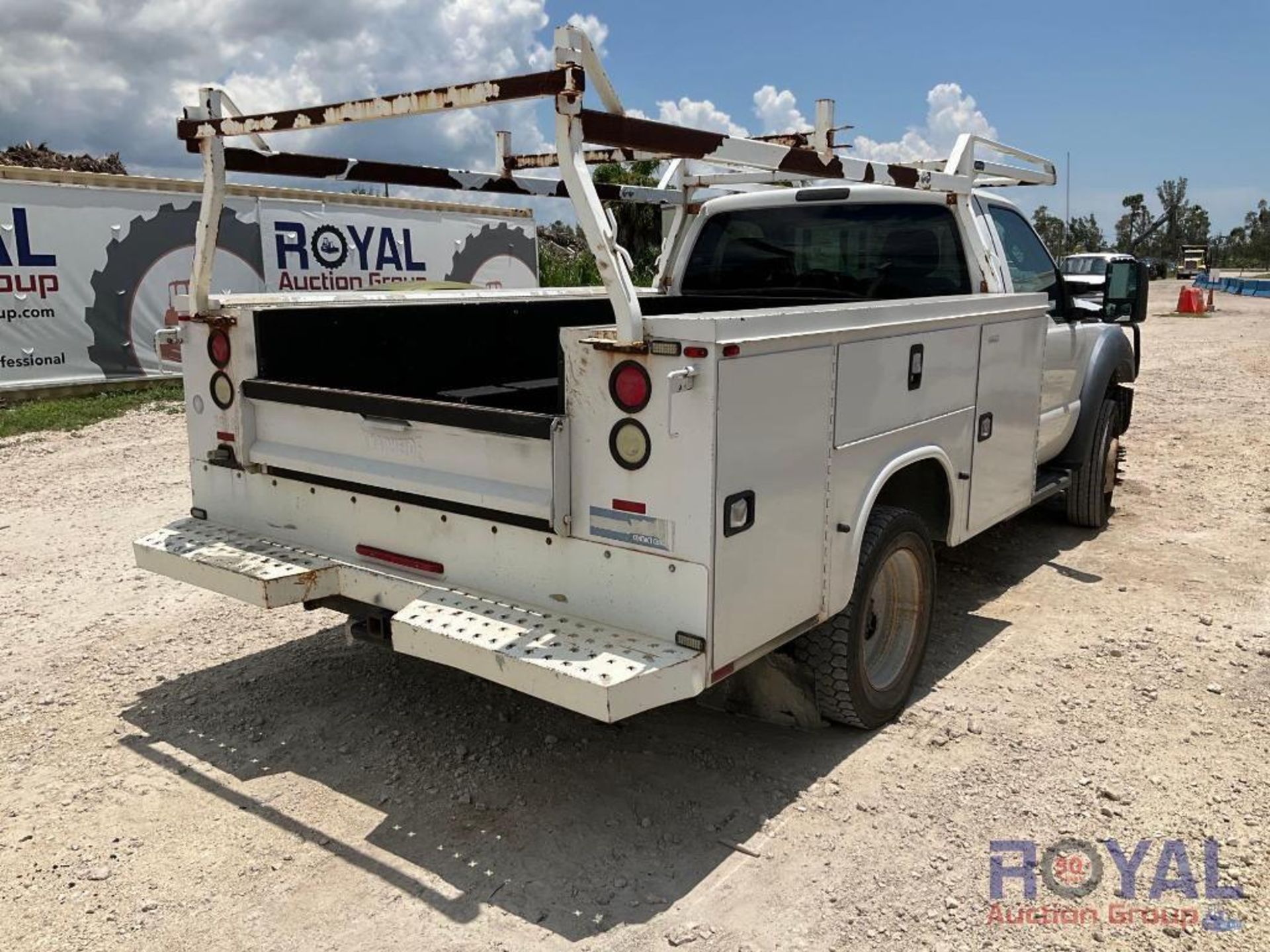 2015 Ford F-550 4X4 Service Truck - Image 3 of 39