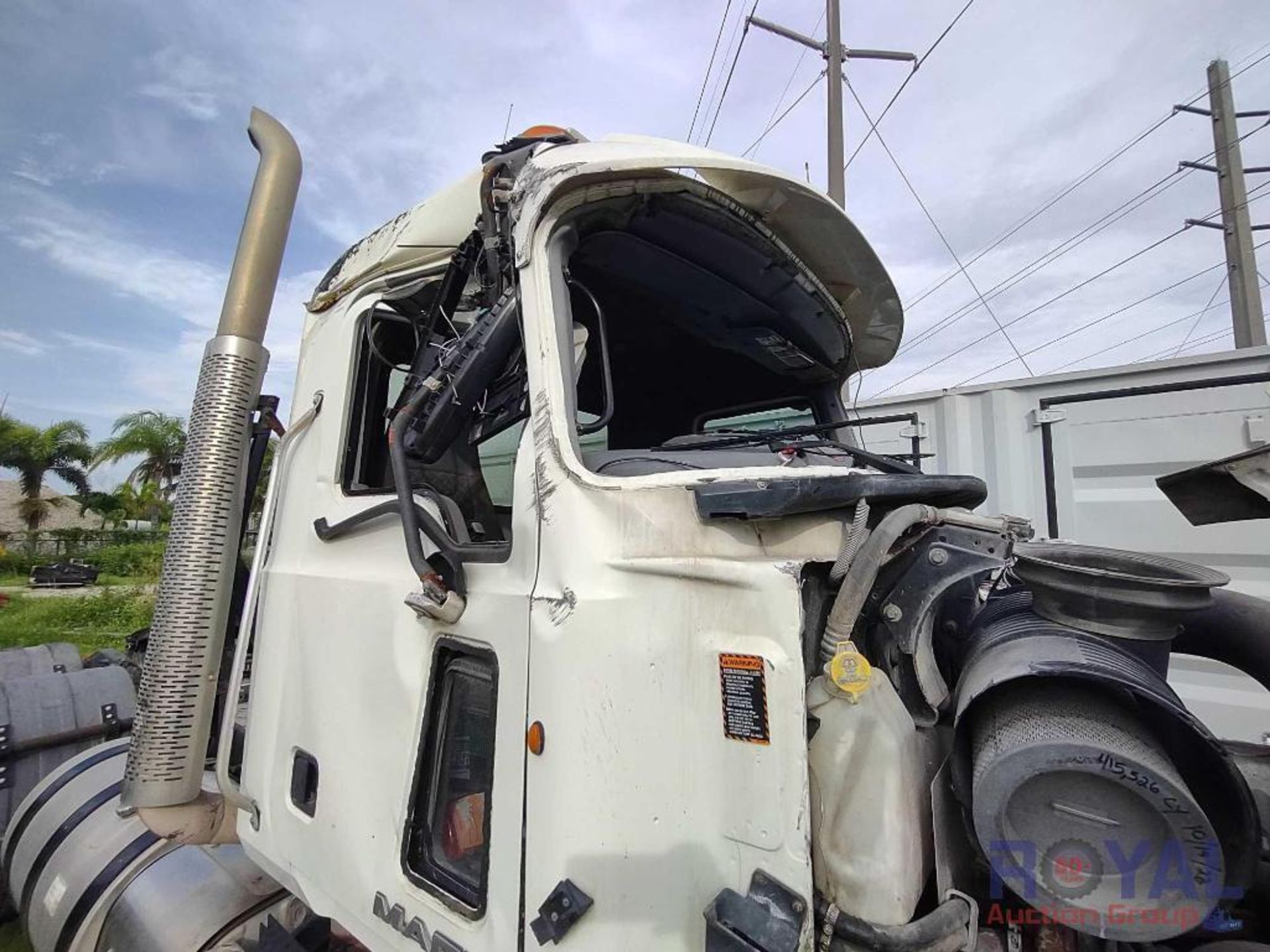 2013 Mack CHU613 Day Cab Truck Tractor - Image 21 of 41