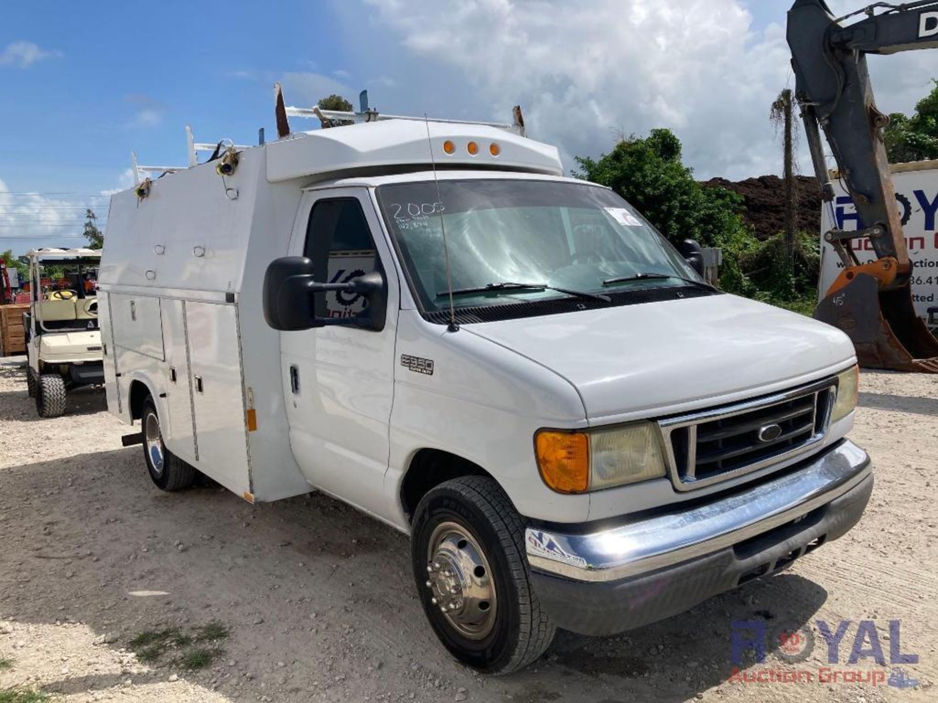 2005 Ford E-350 Service Truck - Image 2 of 34