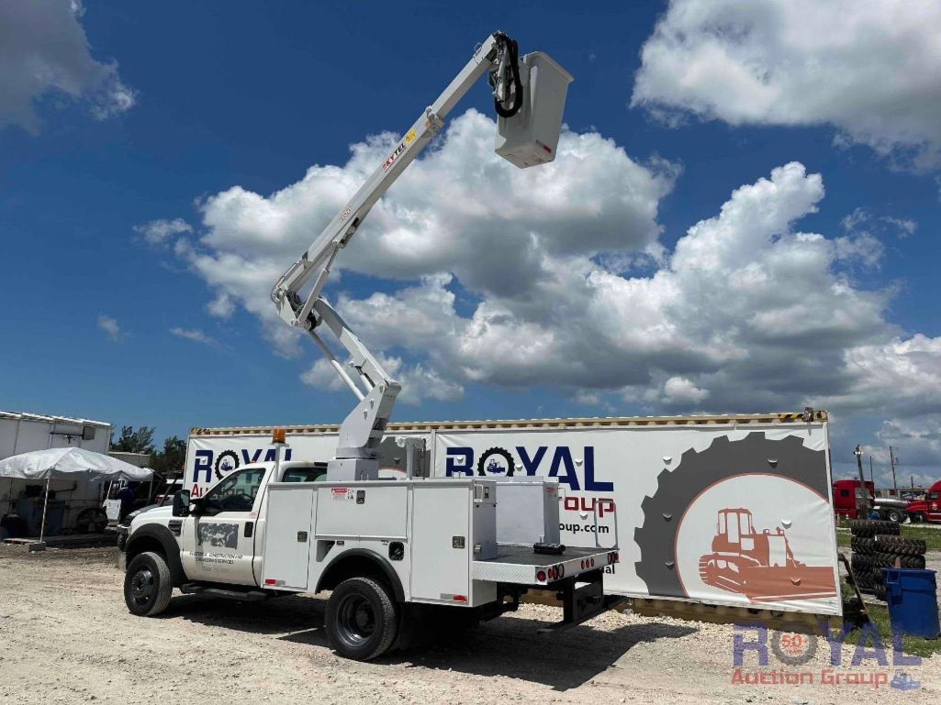 2008 Ford F-450 Bucket Truck - Image 28 of 35