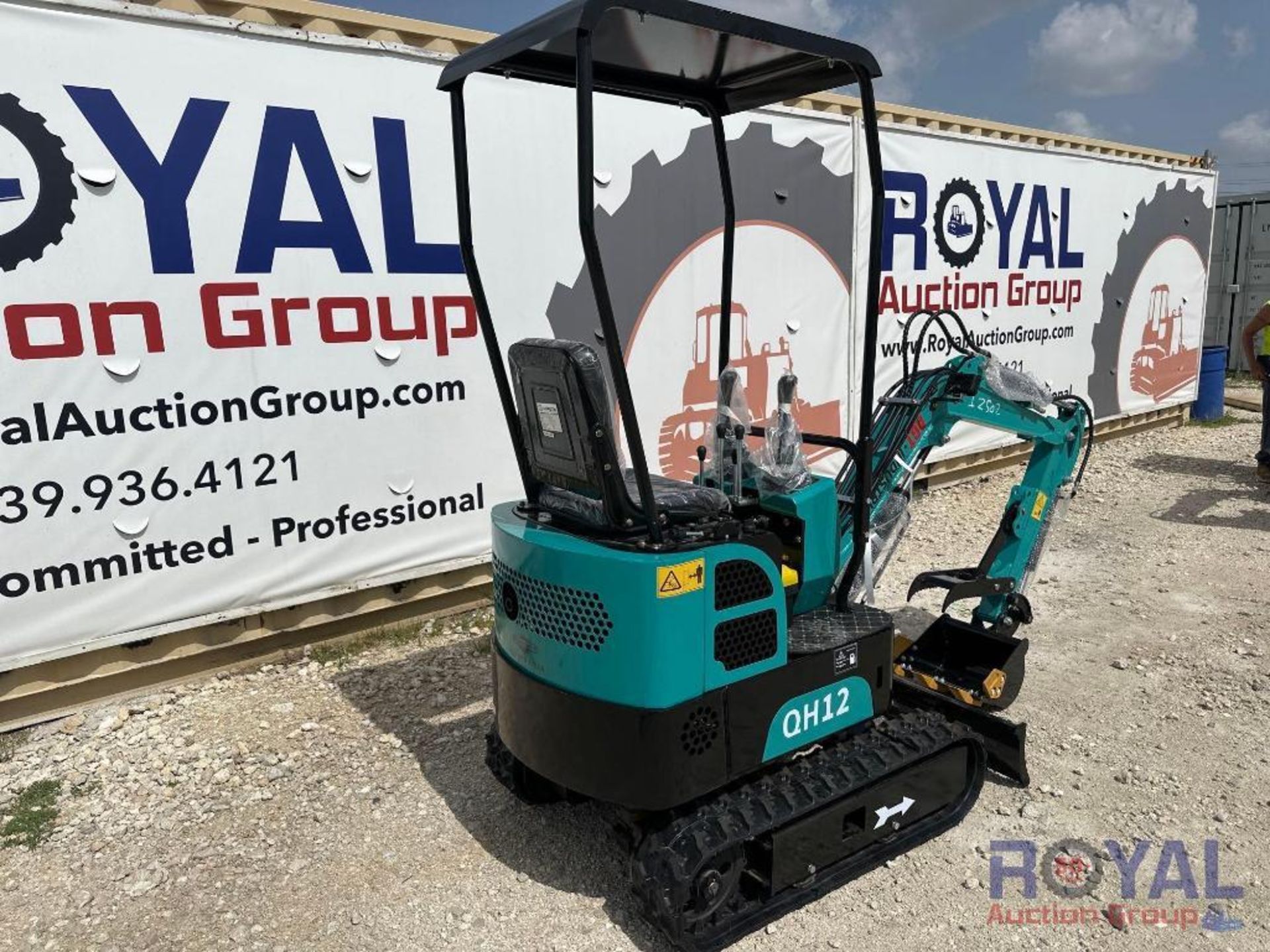 2023 AGT QH12 Hydraulic Mini Excavator - Image 2 of 18