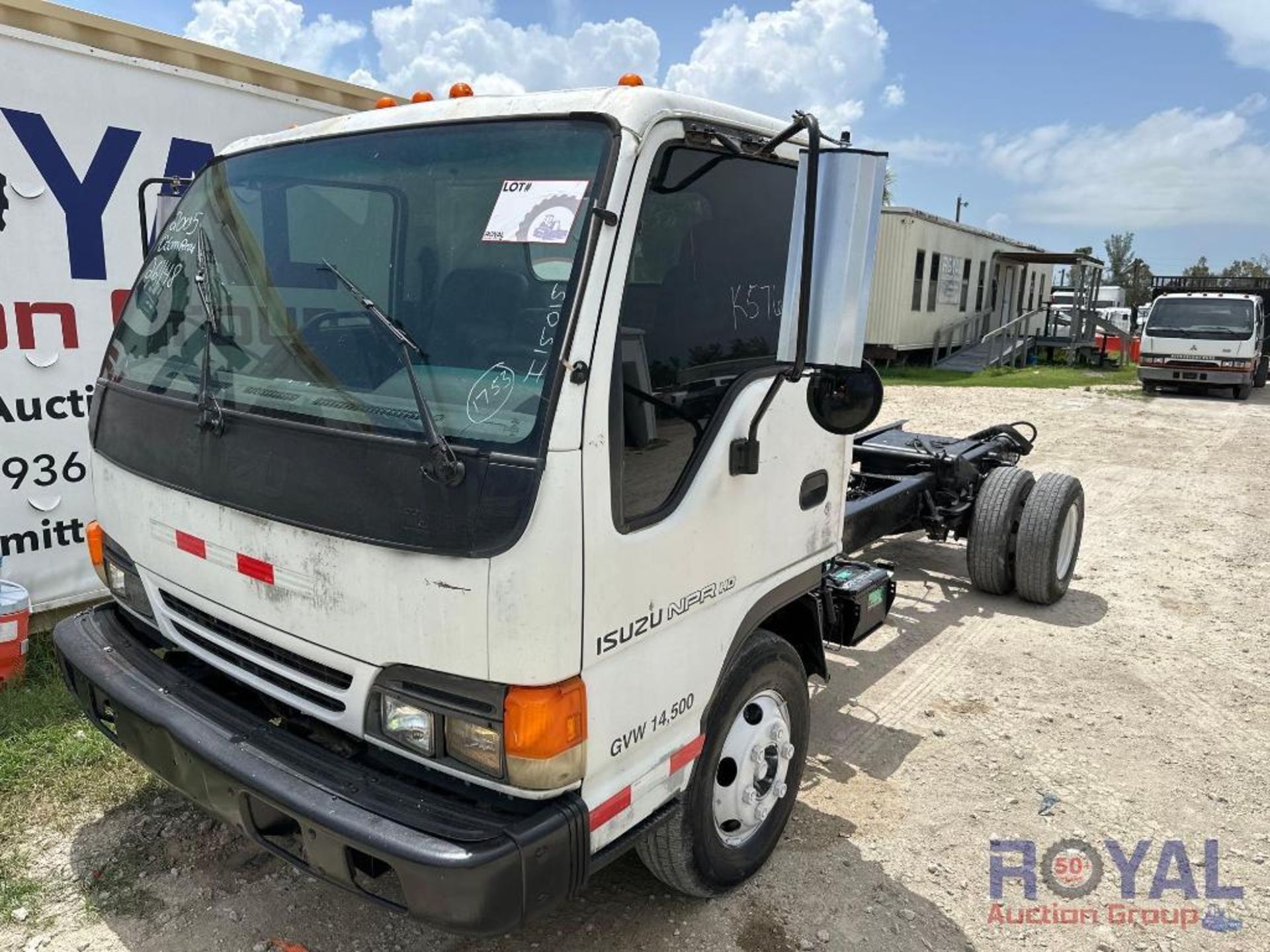 2005 Isuzu Cab and Chassis Truck