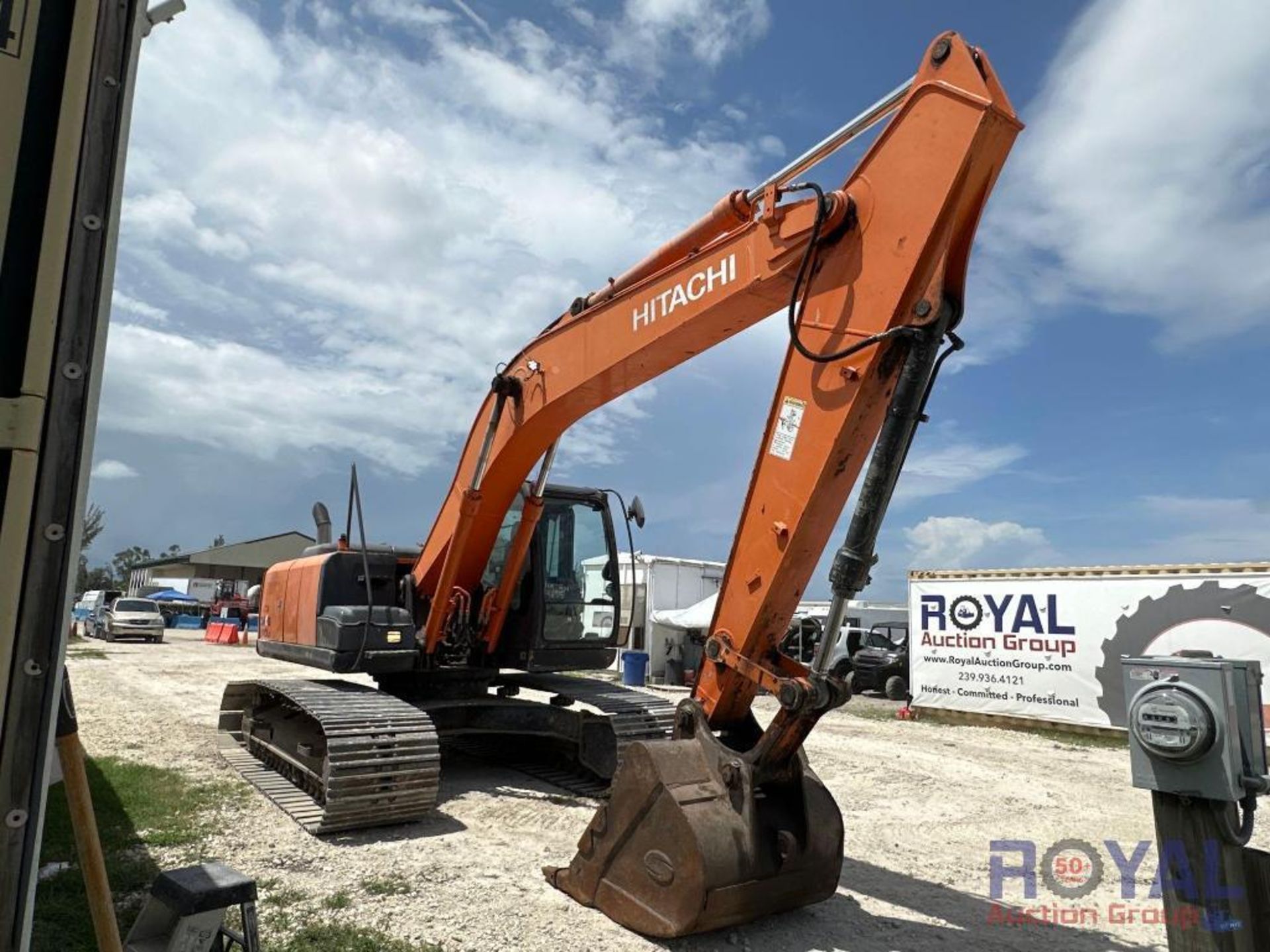 2015 Hitachi ZX210LC Hydraulic Excavator - Image 4 of 42