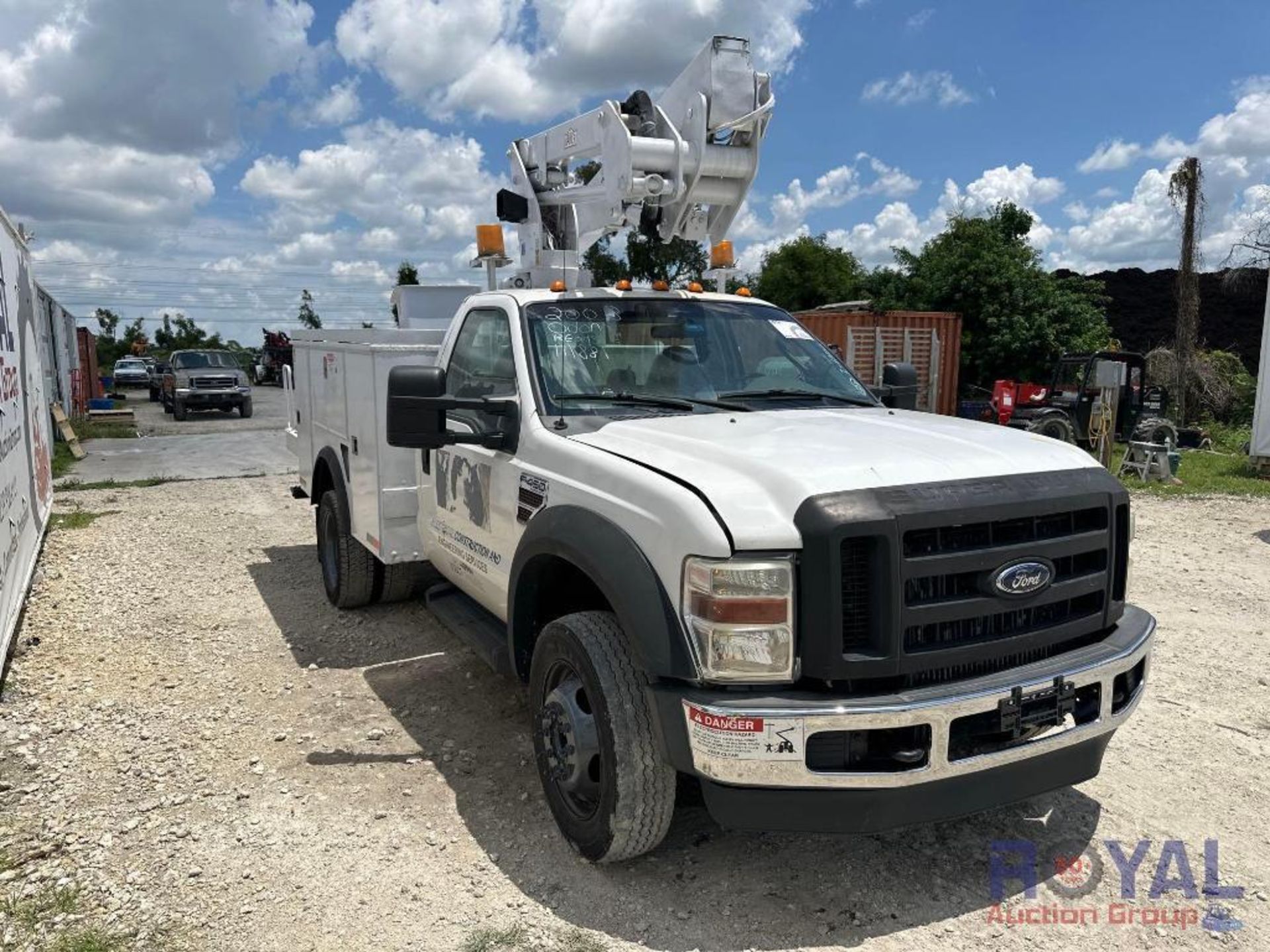 2008 Ford F-450 Bucket Truck - Image 4 of 35