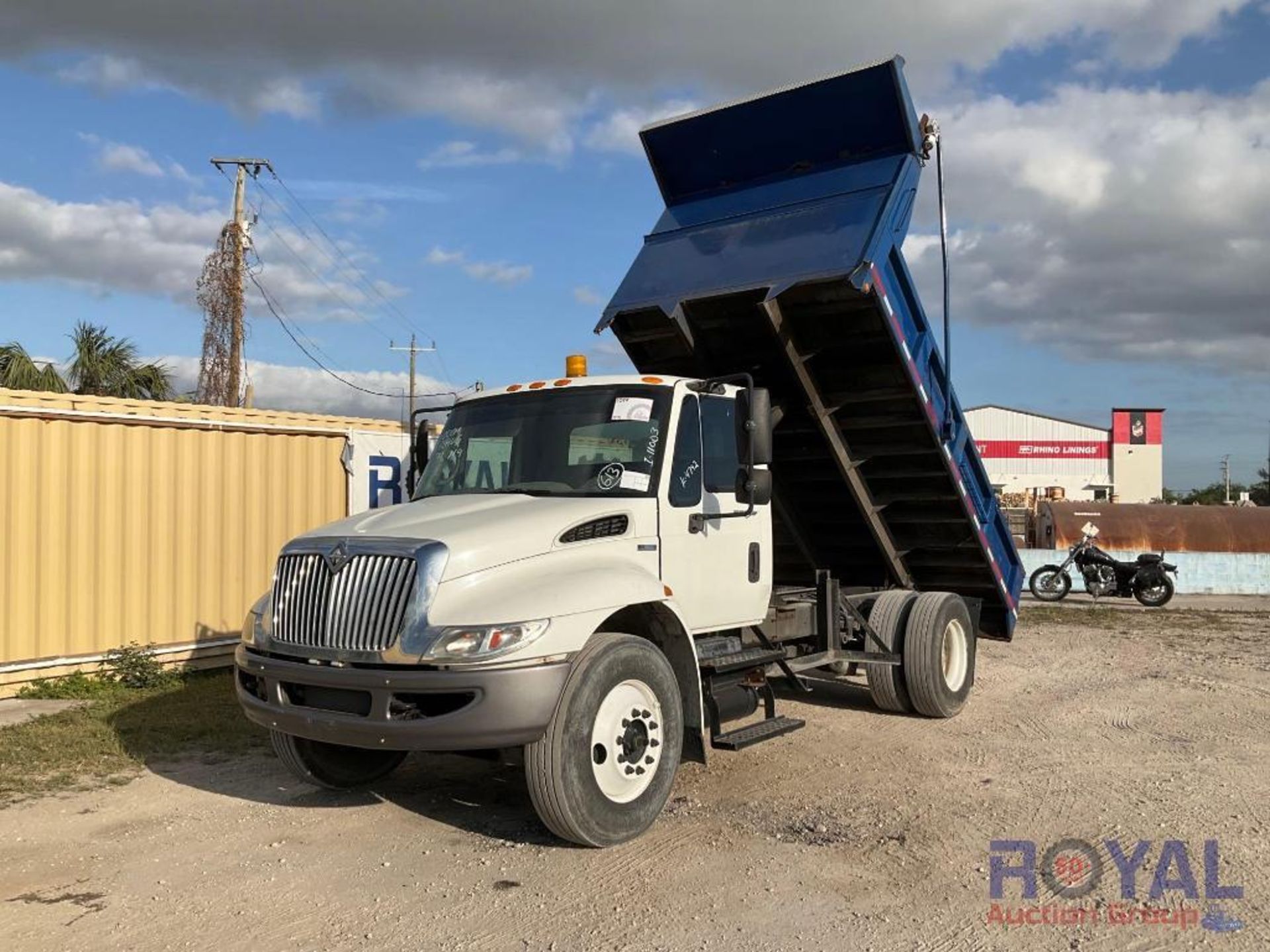 2009 International 4300 S/A Dump Truck