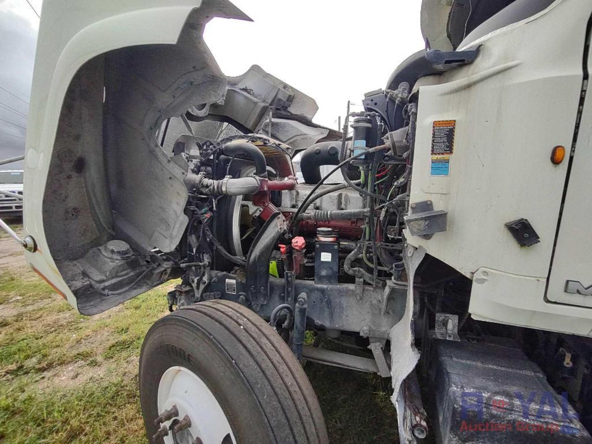 2013 Mack CHU613 Day Cab Truck Tractor - Image 7 of 41