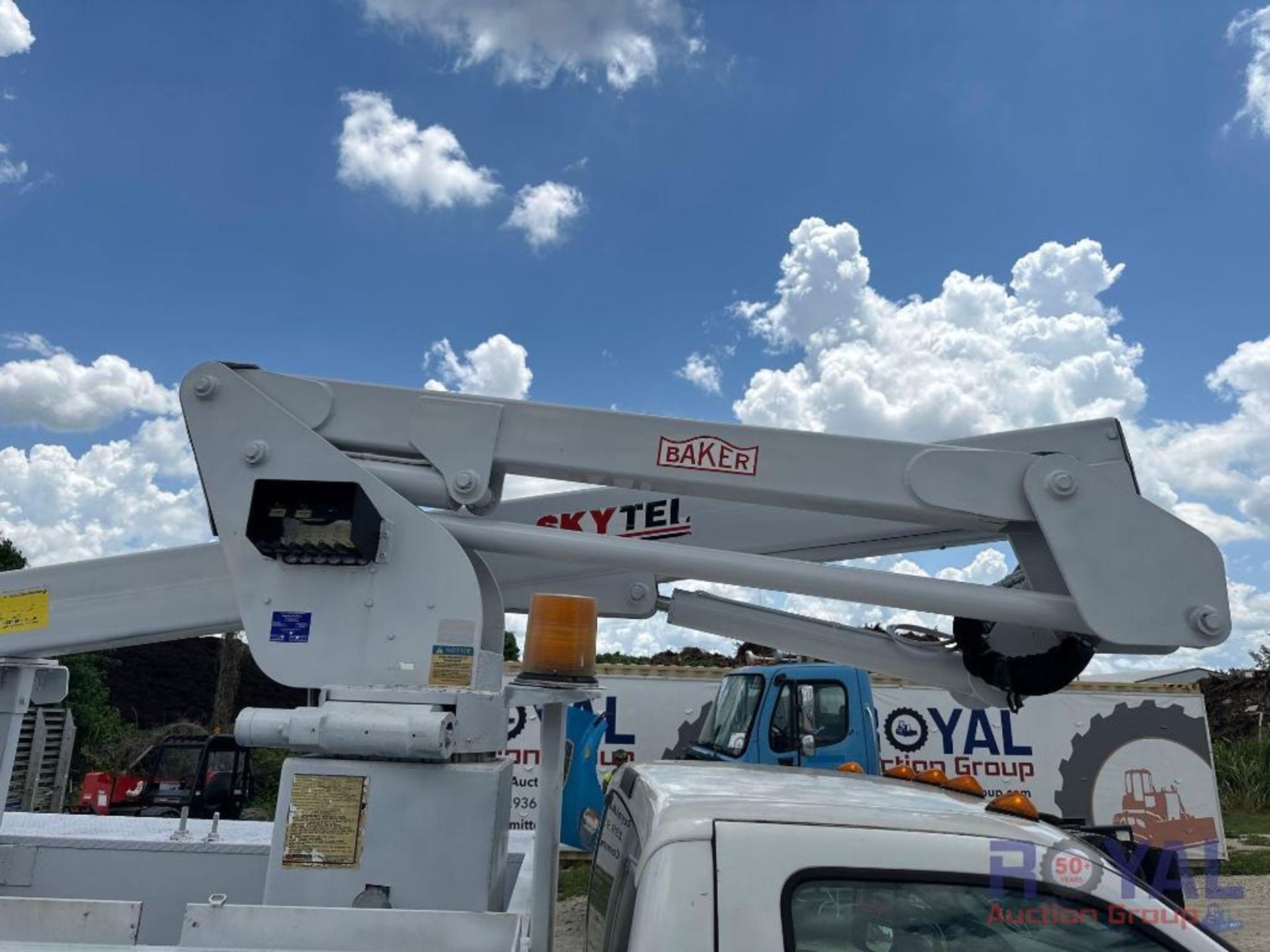 2008 Ford F-450 Bucket Truck - Image 27 of 35