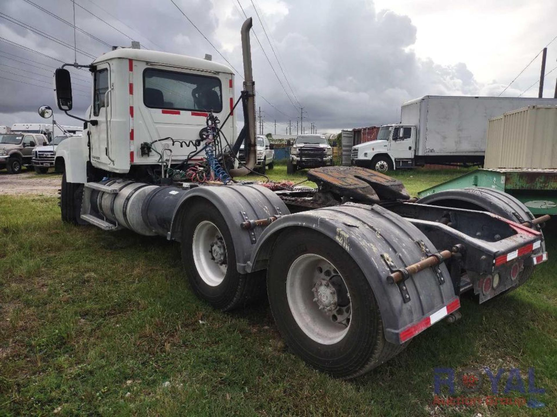 2013 Mack CHU613 Day Cab Truck Tractor - Image 4 of 41