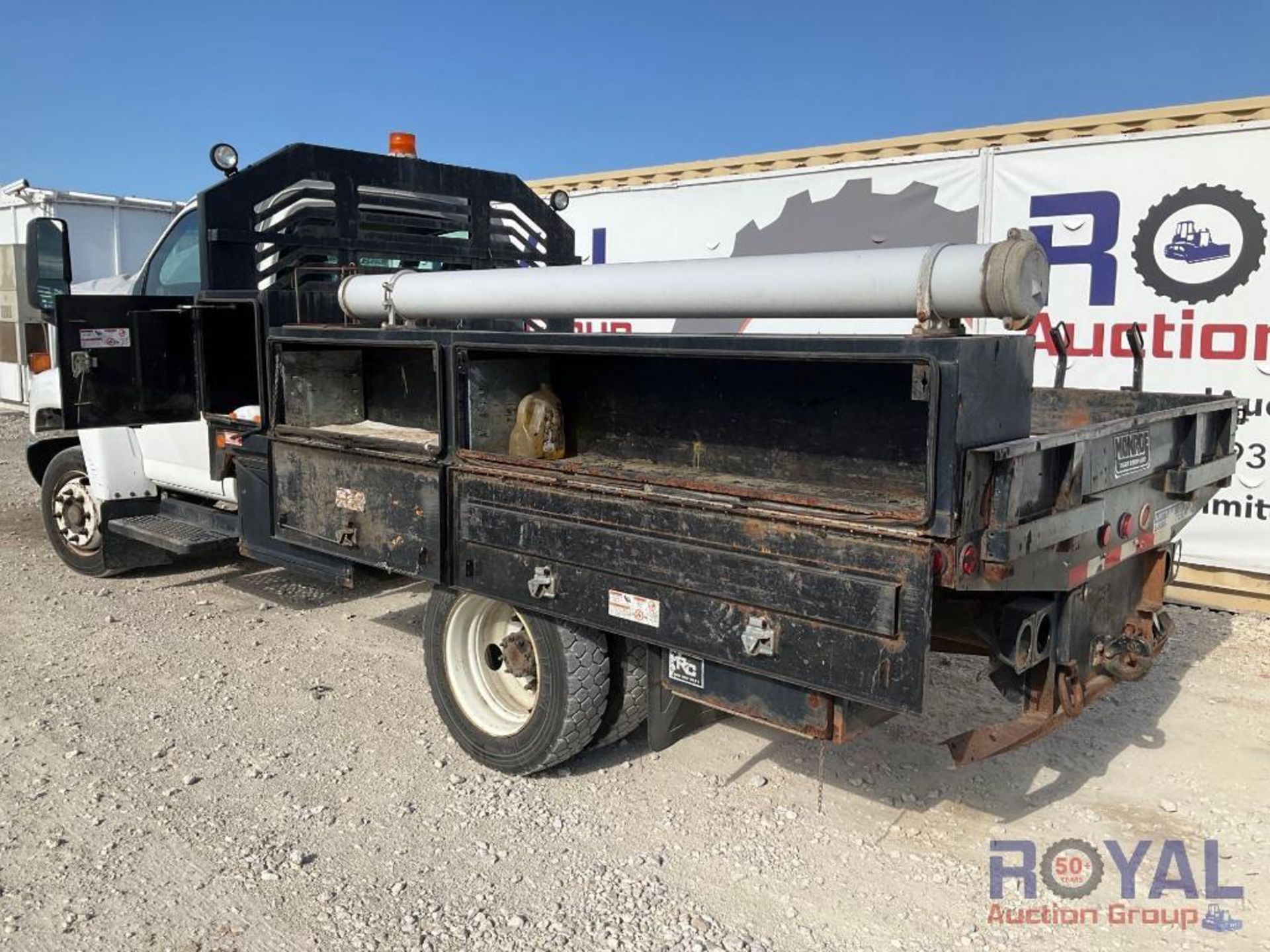 2009 GMC C5500 12 ft. Flatbed Service Truck - Image 20 of 28