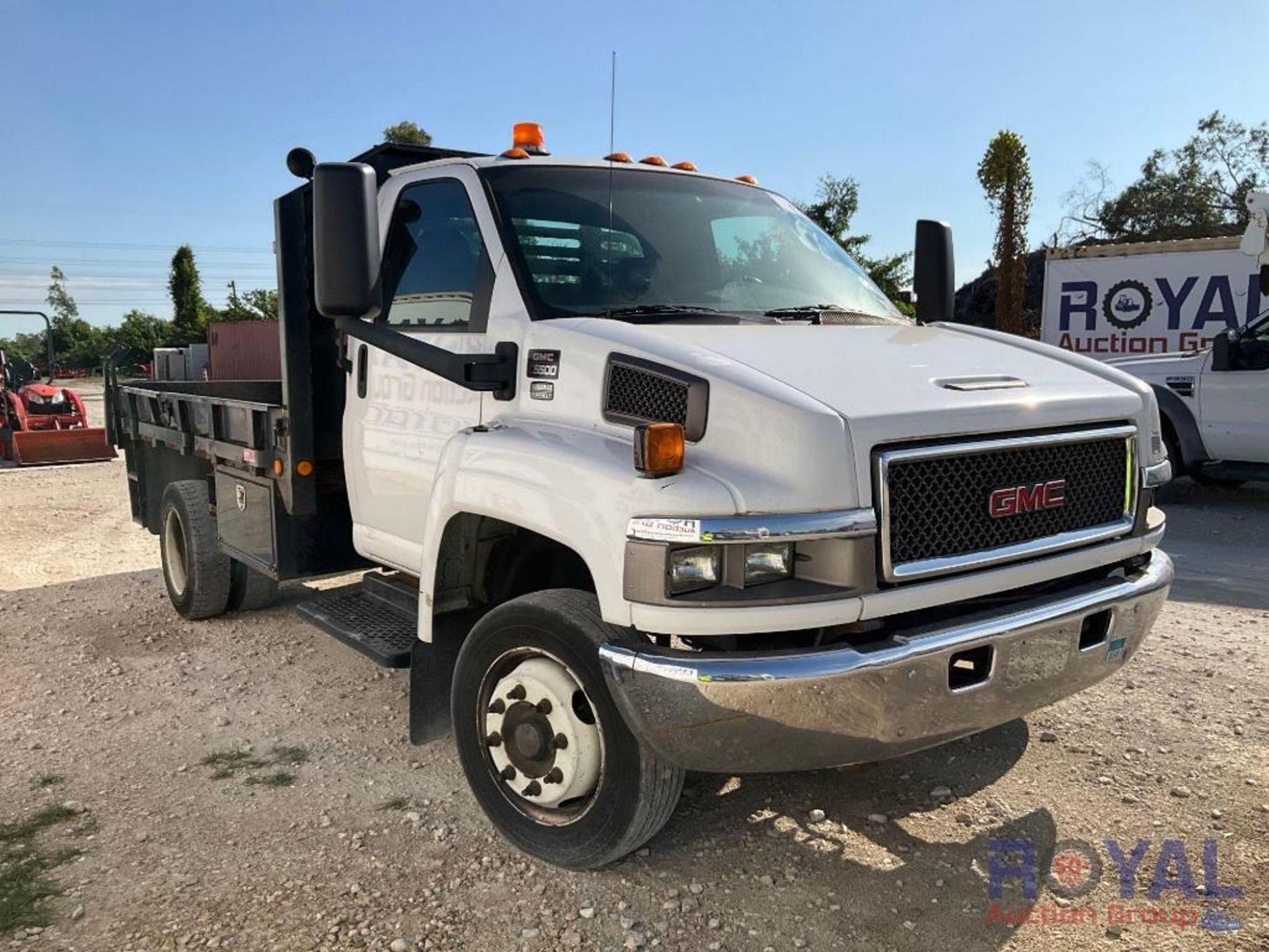 2009 GMC C5500 12 ft. Flatbed Service Truck - Image 7 of 28