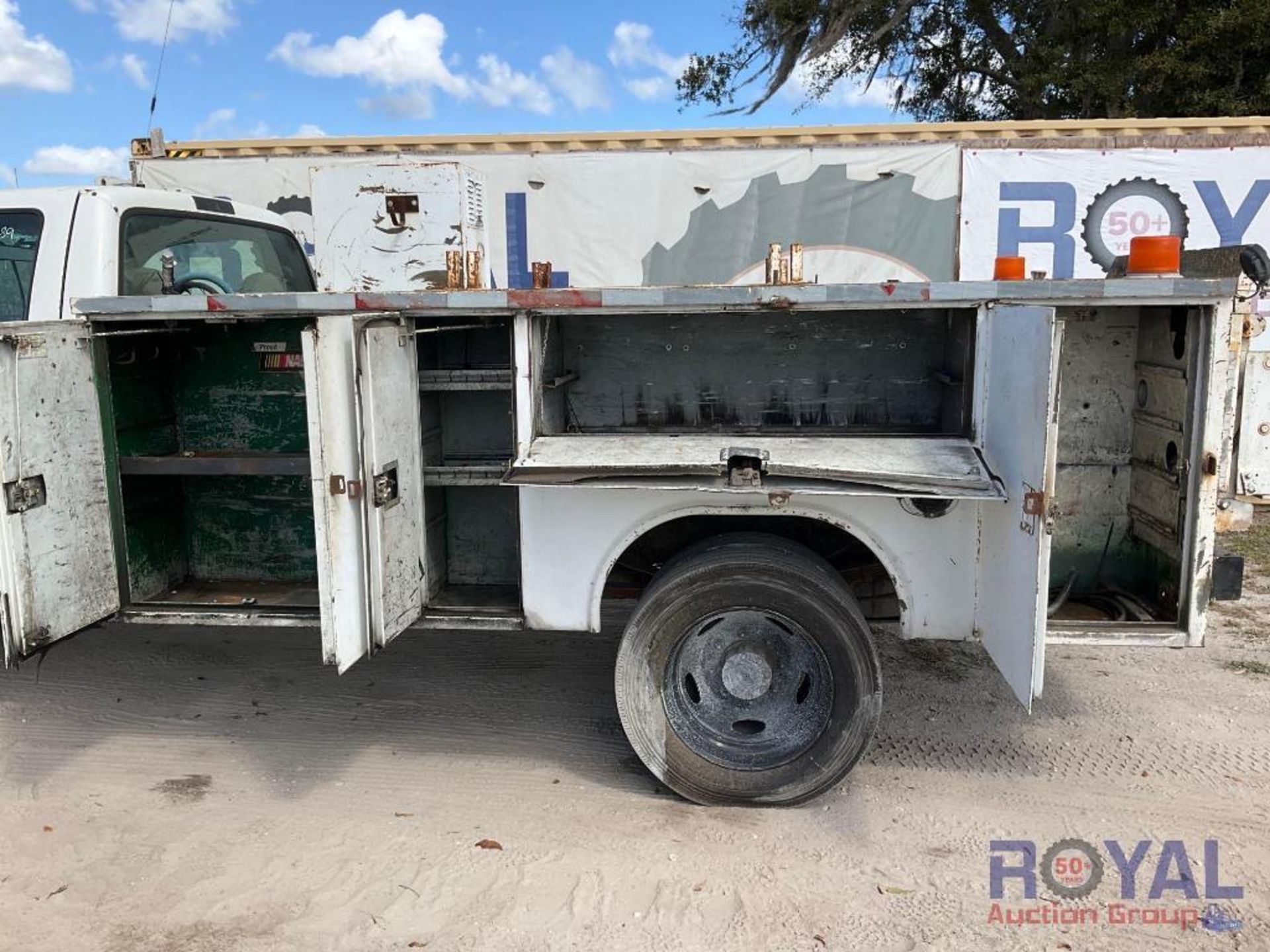 2000 Ford F450 Service Truck - Image 16 of 24