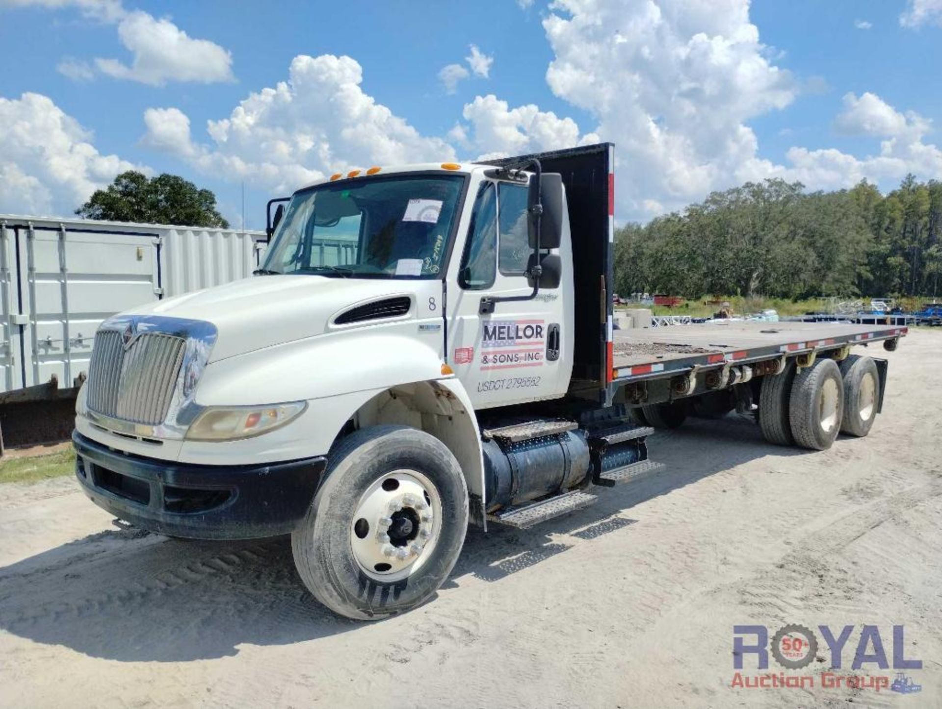 2009 International 4400 Flatbed Truck