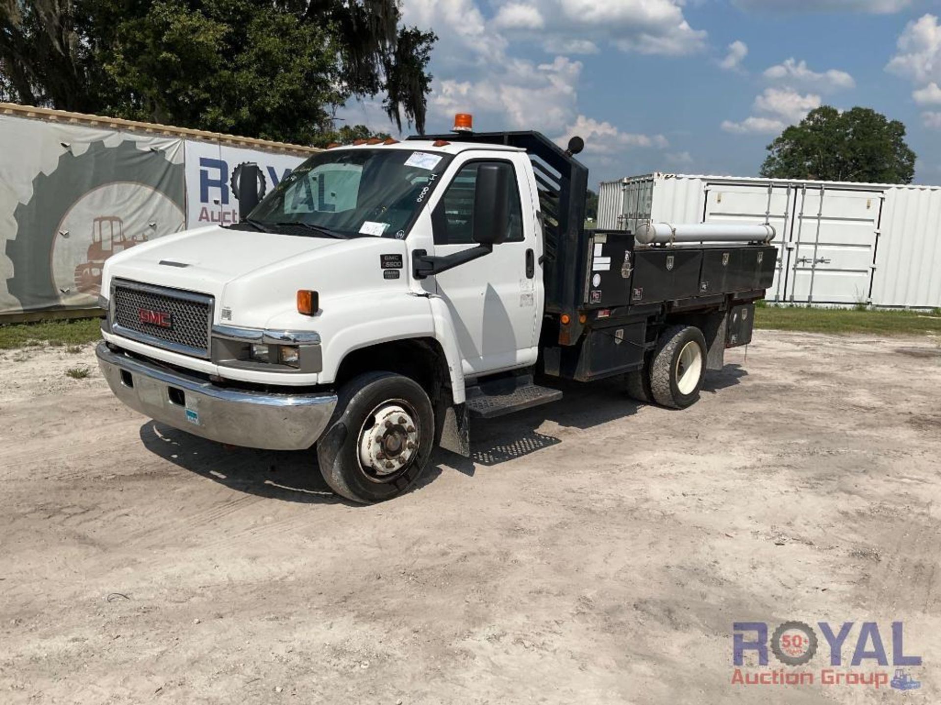 2009 GMC C5500 12 ft. Flatbed Service Truck