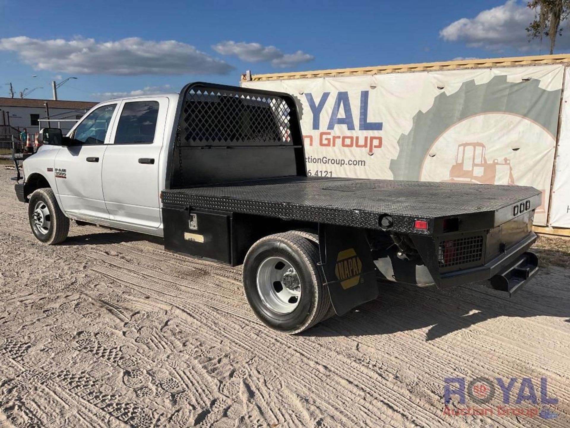 2018 Ram 3500 4x4 Gooseneck Hauler Flatbed Truck - Image 4 of 29