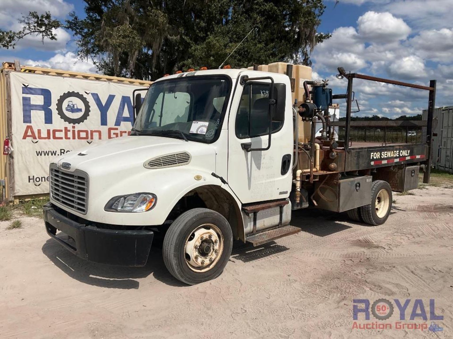 2007 Freightliner M2 106 Flatbed Truck