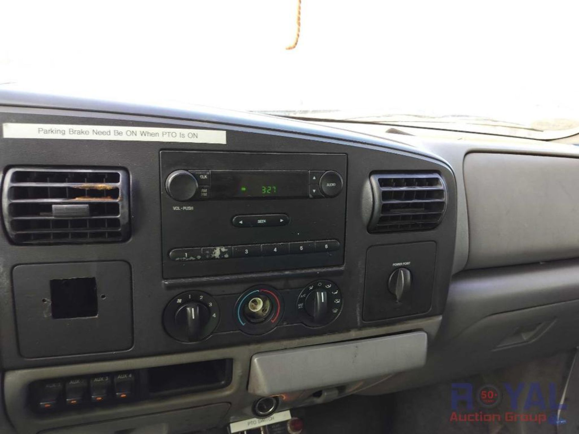 2006 Ford F350 Dump Truck - Image 19 of 27