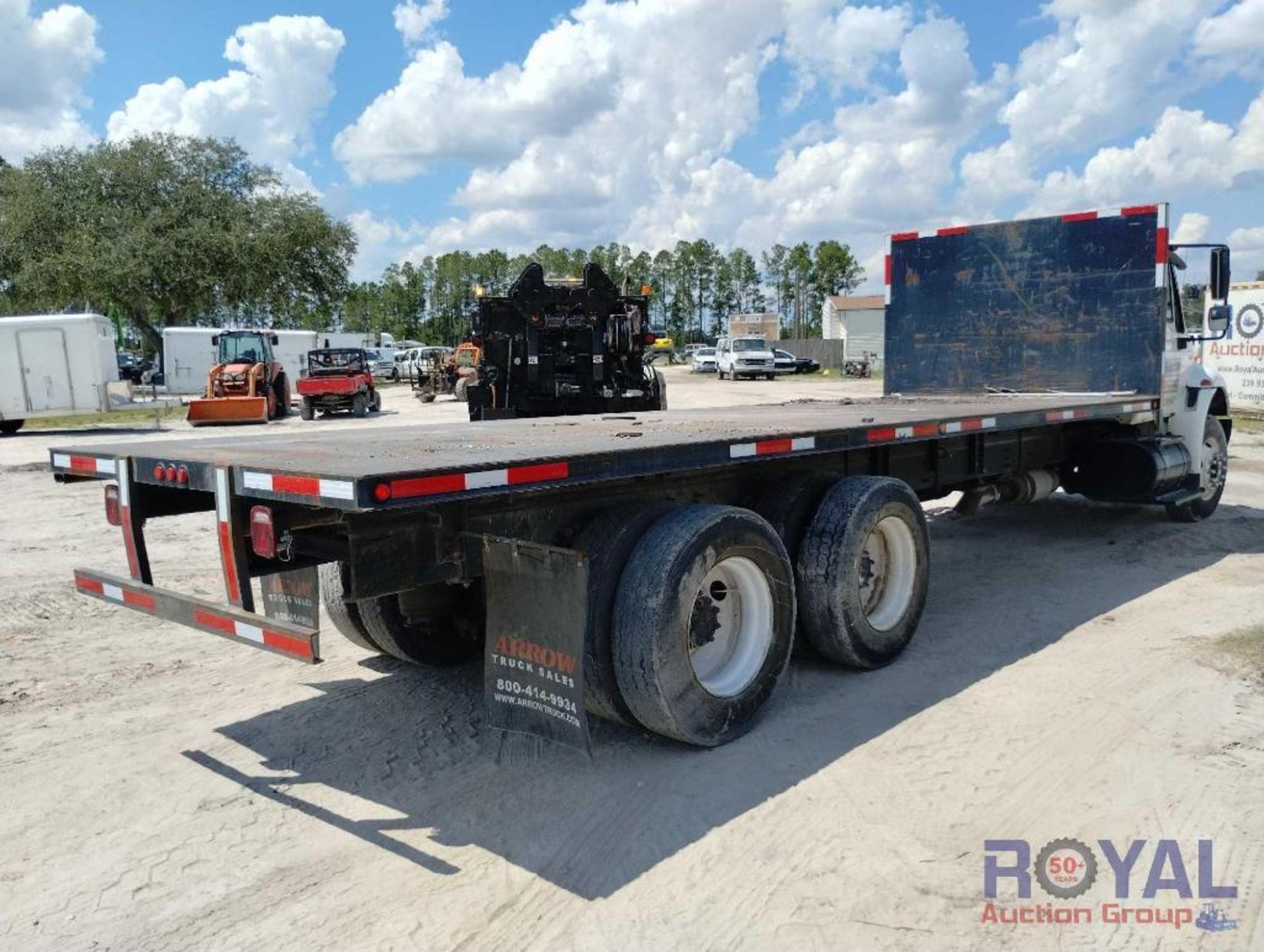 2009 International 4400 Flatbed Truck - Image 3 of 37